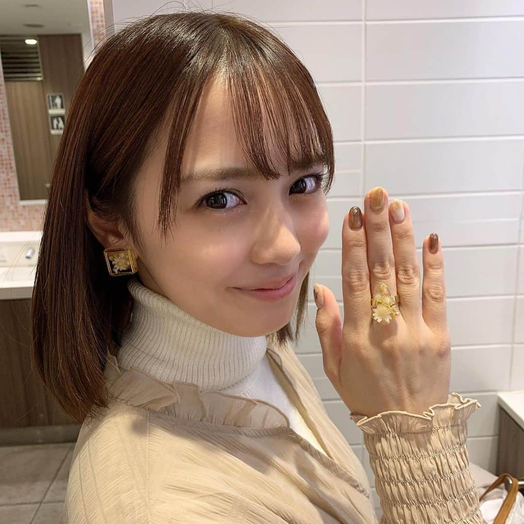 奥仲麻琴さんのインスタグラム写真 - (奥仲麻琴Instagram)「お気に入りで沢山付けている🌷」1月24日 17時52分 - okunaka_makoto