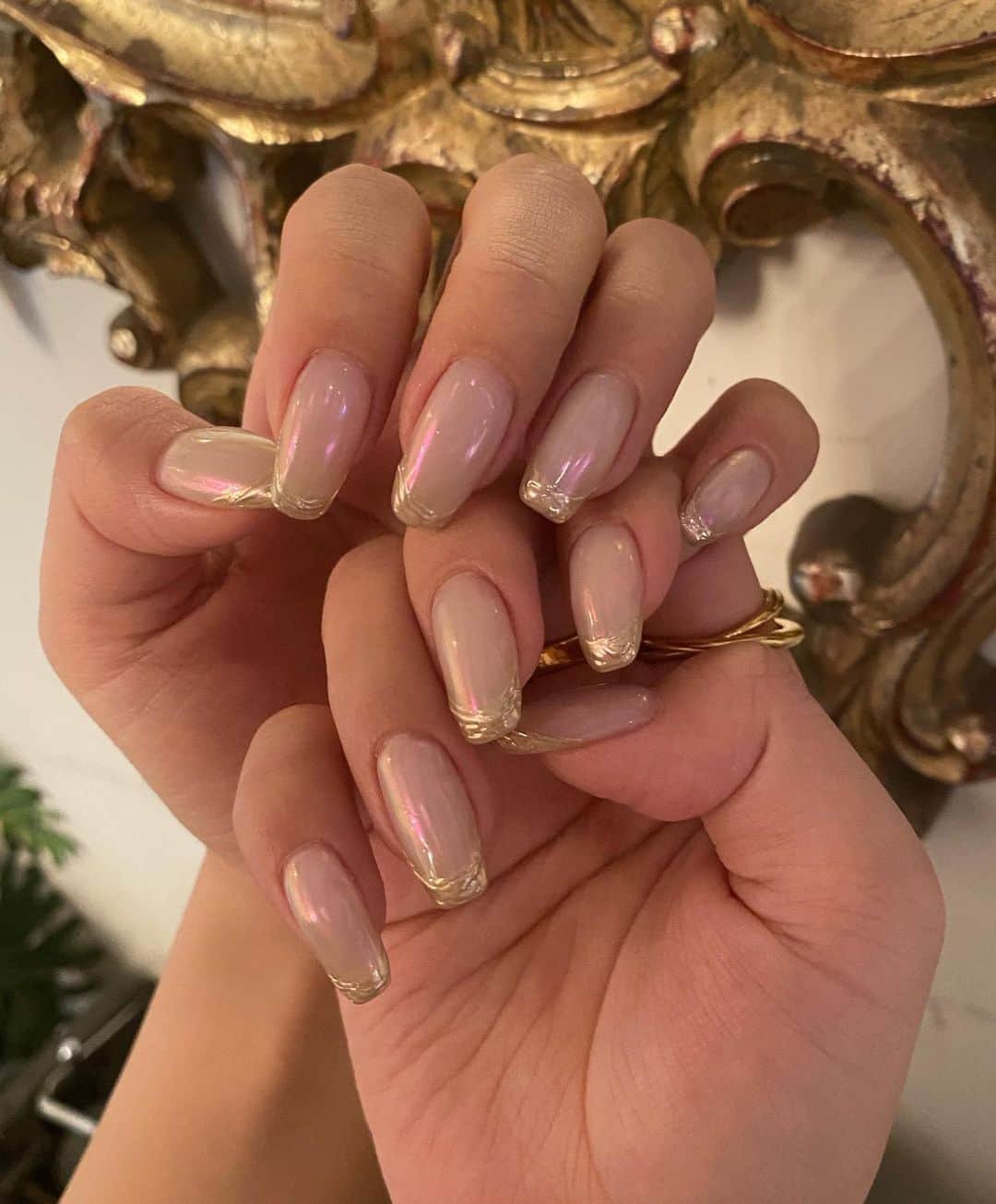 三上悠亜さんのインスタグラム写真 - (三上悠亜Instagram)「newnail🪞 最近はアクセサリーつけることが多いから ネイルはシンプルにしてる🤔  服にも合わせやすくてお気に入り♡ @theconrat  #nail  #newnail」1月24日 12時37分 - yua_mikami