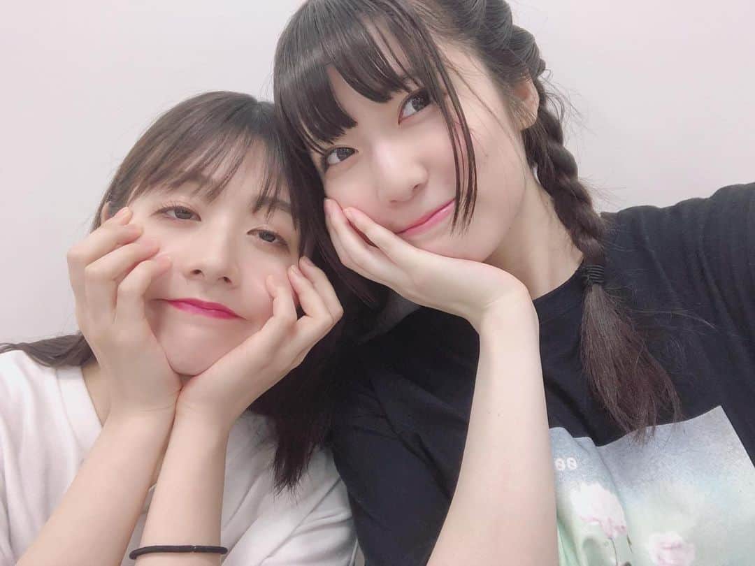 加藤美南のインスタグラム：「ゆめたん🌷 本当にここまで色白の美肌を見たことがなかったので、眼福。 それだけじゃなく、まだ18歳なのに常に全体が見えたり行動一つ一つに思いやりと優しさが溢れていてそれが本当に当たり前に出来てるゆめは人として尊敬します＾＾ もう既に素敵なのに、これからもっと大人になってどんどん魅力的になっていくゆめをいつまでも見続けていきたいです＾＾ 大好き😍😍😍」