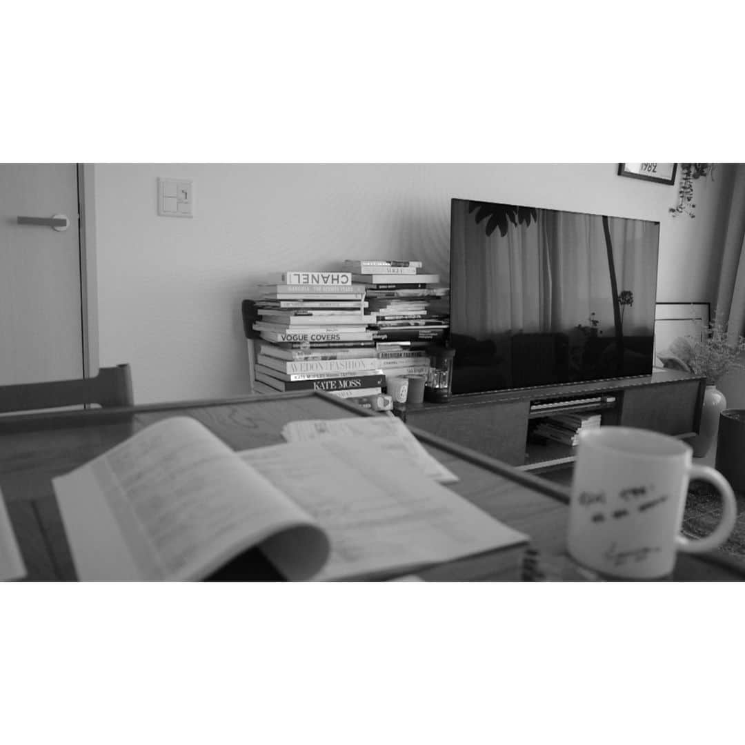 川上さやかのインスタグラム：「I'm wfh today...🖥」