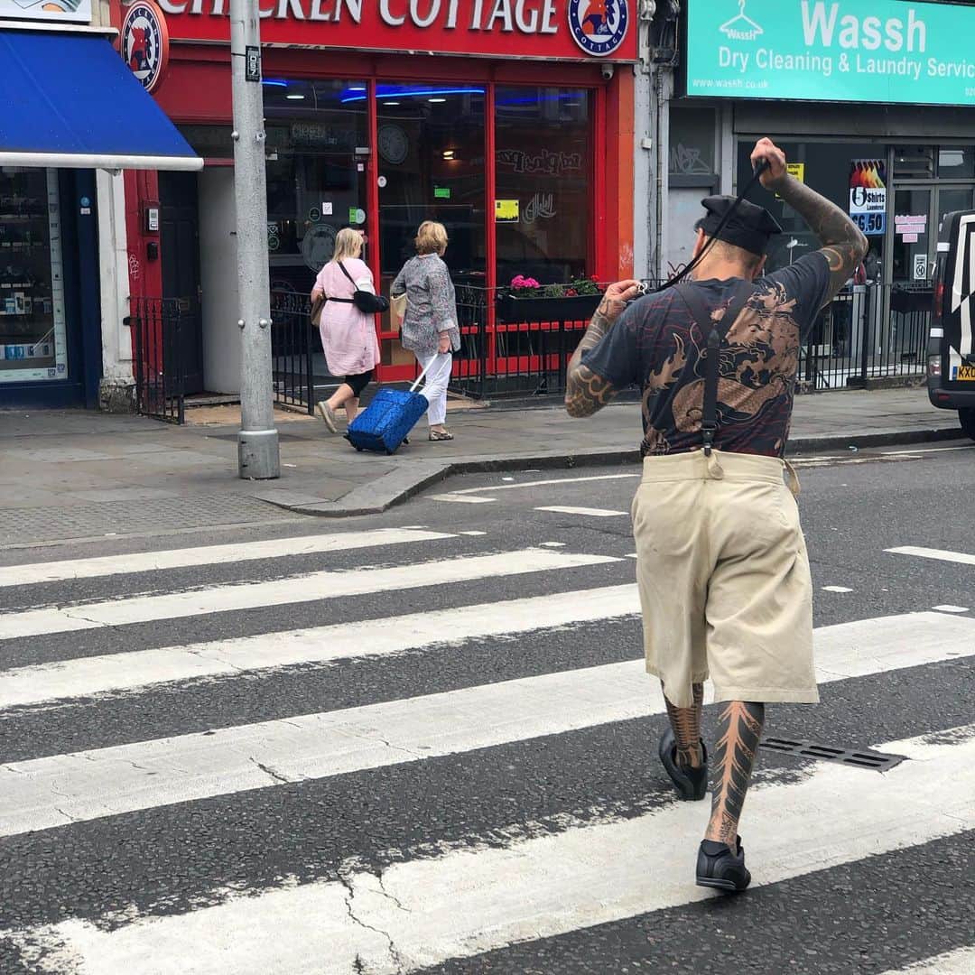 のインスタグラム：「Bold fashion because it's a difficult time」