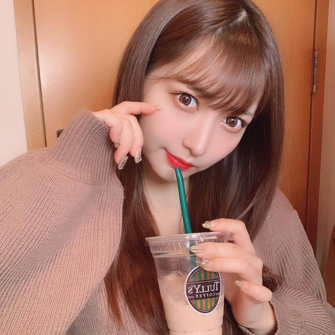太田里織菜のインスタグラム：「. . タリーズのロイヤルミルクティー♡ めちゃんこうまい！！！ 美咲に教えてもらった日からどハマり(笑) . ほんっっとにおいしい！ . #らぶどる #タリーズ #タリーズコーヒー #ロイヤルミルクティー」