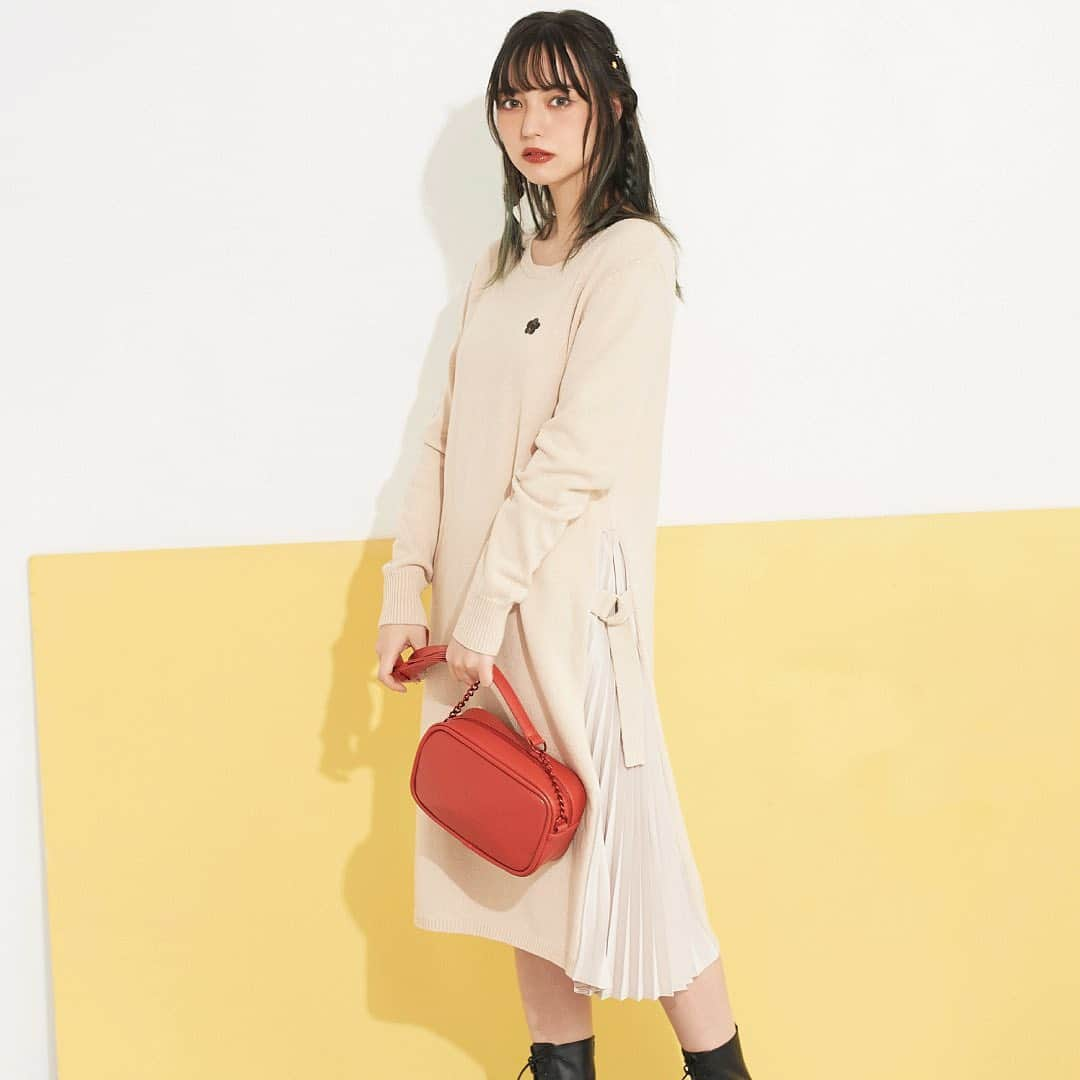 MARY QUANT officialさんのインスタグラム写真 - (MARY QUANT officialInstagram)「【2021 SPRING feat. RAIMU TAYA】 - モデル多屋来夢さんが着こなす マリークヮントの春コレクション - #サイドプリーツAラインニットワンピース #カラーメタルスムースショルダー #ペイントデイジーヘアピン - シューズはスタイリスト私物 - MODEL: @raimu0726_official - #MARYQUANT #2021SPRING #NEWITEMS #FASHION #DRESS #SHOULDERBAG #HAIRPIN - #マリークヮント #多屋来夢  #ワンピース #プリーツワンピ #ショルダーバッグ #ヘアピン #ベージュコーデ #春コーデ #オレンジカラー #ワンピコーデ」1月24日 13時16分 - maryquant_official