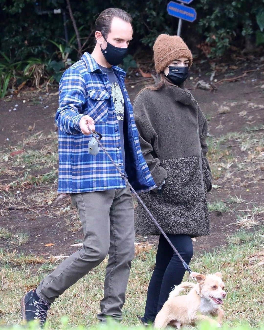 Just Jaredさんのインスタグラム写真 - (Just JaredInstagram)「@lilyjcollins & fiancé @charliemcdowell mask up while taking their dog Redford for a walk.  #LilyCollins #CharlieMcDowell Photo: backgrid」1月24日 13時27分 - justjared