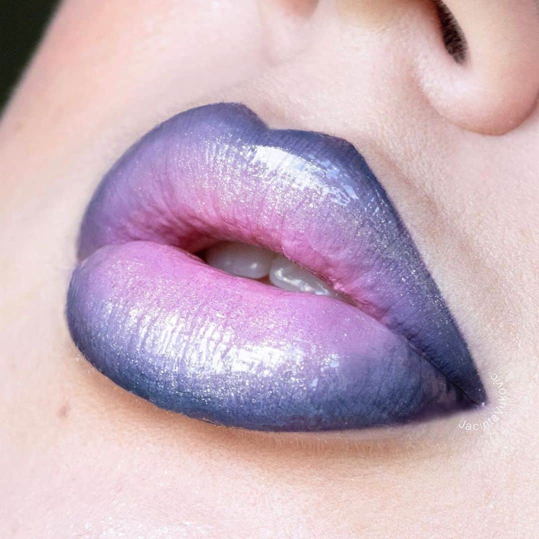 Jeffree Star Cosmeticsさんのインスタグラム写真 - (Jeffree Star CosmeticsInstagram)「We love a good Ombré✨ @jacintavukovic created this sickening lip using our #velourliquidlipsticks in the shade Medusa & Virginity as well as our #supremefrost in the shade Diamond Wet 🌟   #jeffreestarcosmetics」1月24日 13時36分 - jeffreestarcosmetics