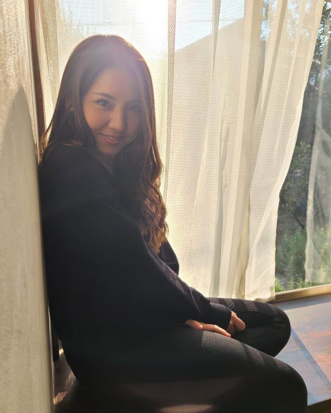 阿部真央のインスタグラム：「本日31歳になりました。 たくさんのおめでとうをありがとう✨  誕生日は、祝われる側が一年で一番「ありがとう」を伝える日でありたいなって思ってます。  生まれてこられたことに感謝だし 今日までに出会ってくれた人に 愛を送ってくれる皆に 心からありがとう これからもよろしくね  #阿部真央」