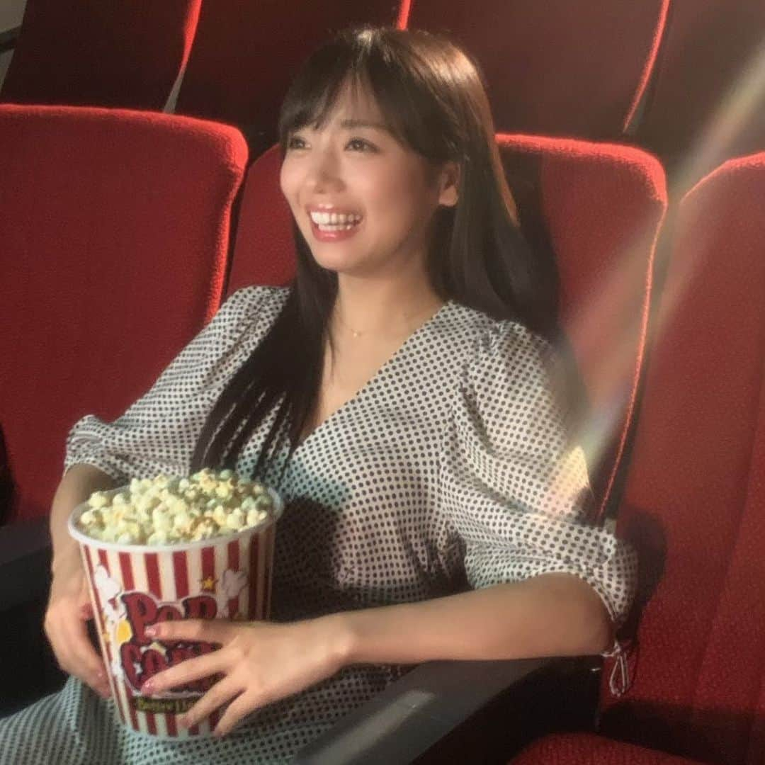 齊藤京子のインスタグラム：「【オフショット】祭り❗️ Twitterは違う写真で開催中🥳 映画デートで #ゲラ発動 😆 きょんことはどんな映画が観たいですか？🎬💕  #齊藤京子1st写真集  #とっておきの恋人 #齊藤京子 #日向坂46 #きょんこしか勝たん  #国民的彼女 #kyonstagram 👸💕  📢ご購入はプロフィールのリンクから」