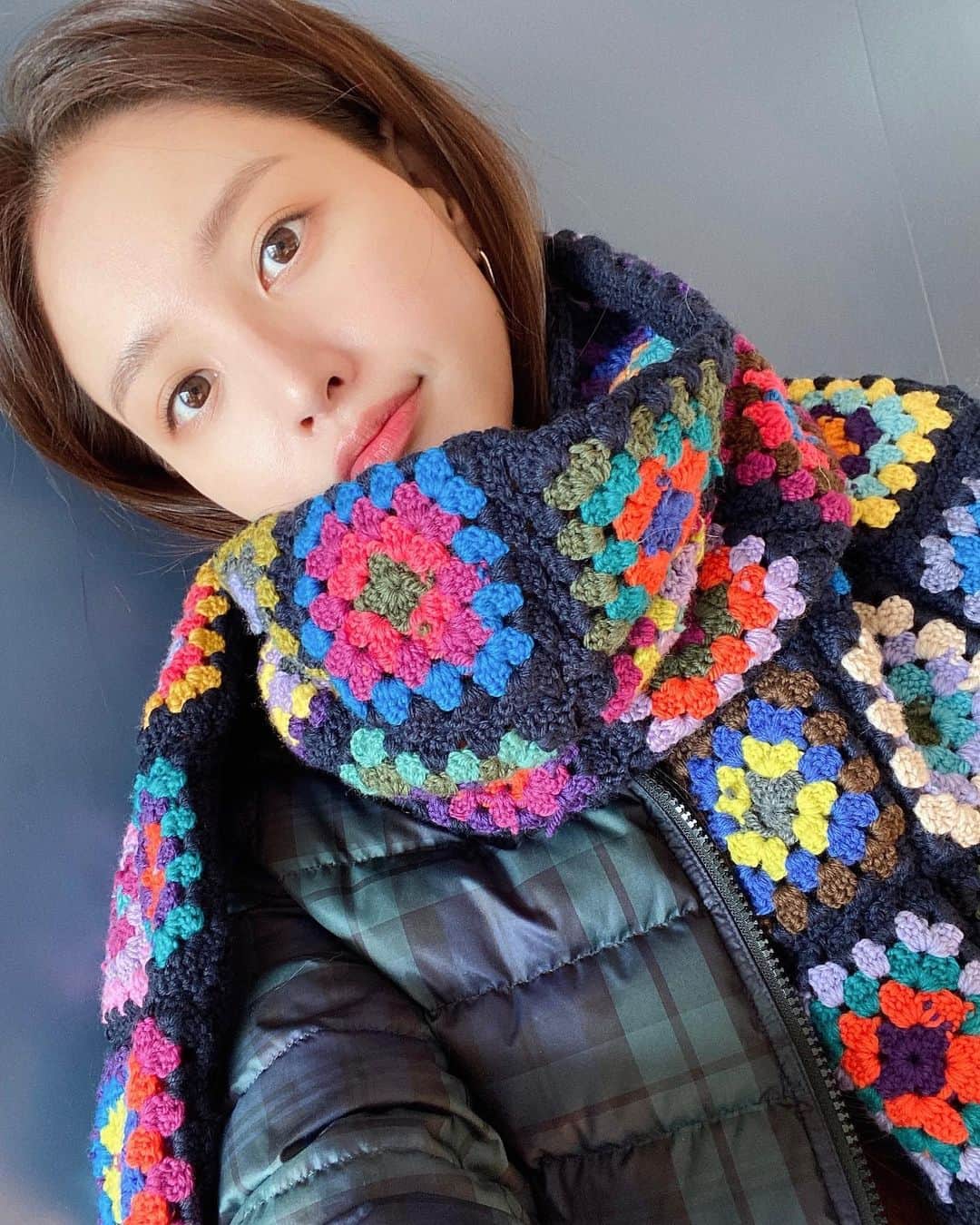 キム・ジェギョン さんのインスタグラム写真 - (キム・ジェギョン Instagram)「내가 좋아하는 색 다 넣어 만든 나의 목도리🧶 #alchemistJK」1月24日 14時04分 - _kimjaekyung_