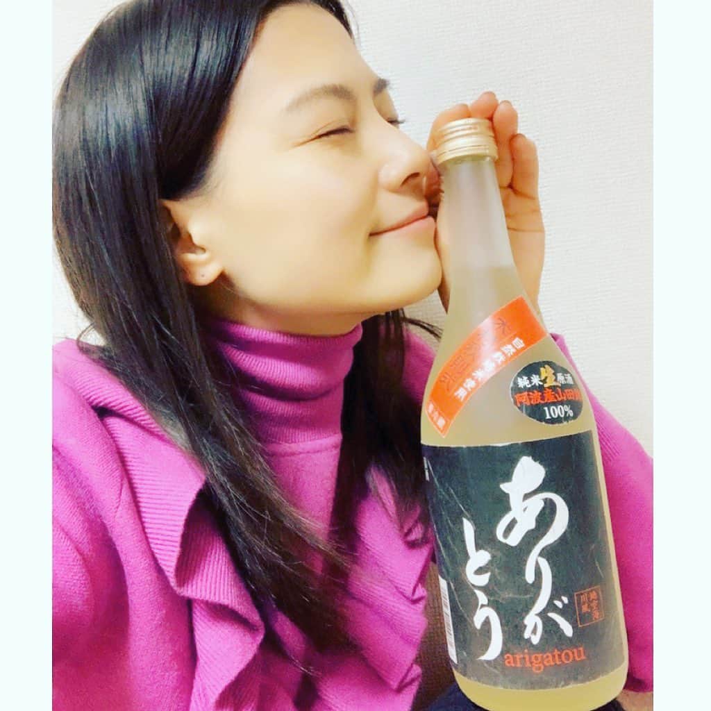 七瀬遥さんのインスタグラム写真 - (七瀬遥Instagram)「『ありがとう』  日本の心を感じるお酒🍶 またまた、頂いちゃいました😆✌️ 宇宙からの誕生日プレゼントかなぁ〜🎁💕 前回も当たり、今回もまた当たり❣️ この日本酒🍶は、とってもエネルギーが高いんです✨✨スペシャルな日本酒です✨ 日本酒は苦手だったんだけど、飲めるようになりました😊苦手な方でも、これは飲めると思います😌いいお酒は、身体も喜んでくれてエネルギーが沁み渡る😊愛のエネルギーを受け取ってみてください😉❤️✨  『奇跡のリンゴ🍎』を手掛けた木村秋則さん指導のもと生育、収穫した肥料、農薬、除草剤を使用しない自然栽培米で作られた日本酒🍶 こちらから、ご購入頂けます😊是非お試しくださ〜い🙌💕 https://www.okagesama.jpn.com  #ありがとう#日本酒#自然栽培米#酒造#奇跡のリンゴ#愛#素敵#平和#感謝#笑顔#arigatou#fun#delicious#drink#good#friend#happy#love#happiness#good#smile#tokyo#japan」1月24日 14時09分 - haruka_mh