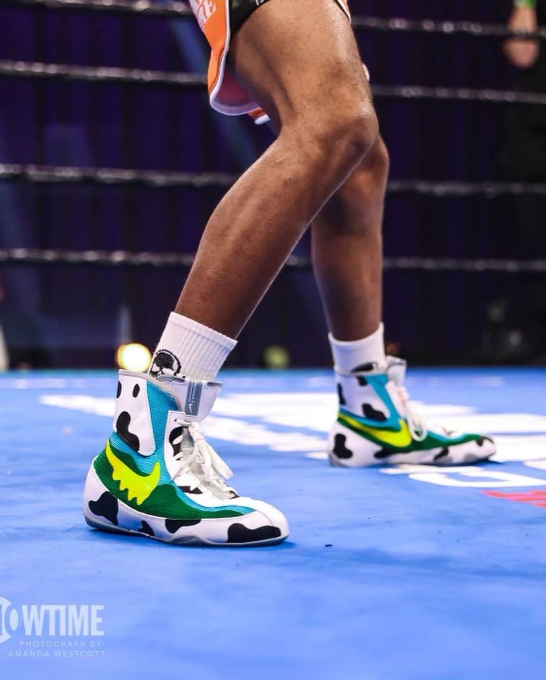Nice Kicksさんのインスタグラム写真 - (Nice KicksInstagram)「Stephen Fulton Jr. won his first world championship tonight wearing custom Chunky Dunk-inspired boxing boots! 🔥🐮🥊 📸: @thisisamandaw / @showtimeboxing」1月24日 14時14分 - nicekicks
