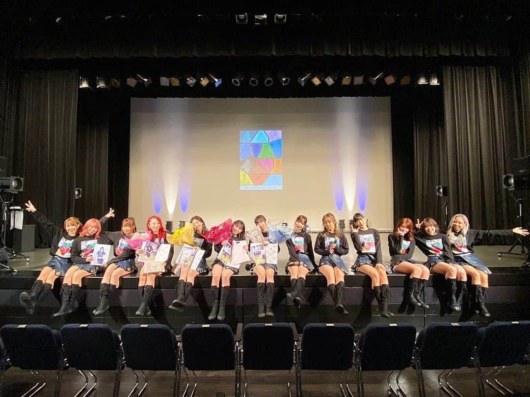 NANAMIさんのインスタグラム写真 - (NANAMIInstagram)「﻿ ﻿ ﻿ ﻿ ﻿ ﻿ ﻿  こんにちは！ ﻿ ﻿ ﻿ 昨日は﻿ 『BsGirls 2020 FINAL LIVE﻿ 〜Play Ball〜』✨✨﻿ ﻿ ﻿ 無事に終えることができました。﻿ ﻿ 来てくださった皆様﻿ 本当にありがとうございました🙇‍♀️✨✨﻿ ﻿ ﻿ ﻿ 皆様との、﻿ メンバーとの、最後の時間を噛み締めながら﻿ 全力パフォーマンスさせて頂きました🥰🥰﻿ ﻿ ﻿ ﻿ BsGirlsになって﻿ ファンの皆様に出会えて﻿ メンバーのみんなに出会えて﻿ 本当に幸せでした✨﻿ ﻿ ﻿ ﻿ ﻿ 本日をもって、BsGirls 2020の活動が終了となります。﻿ ﻿ ﻿ 頭の片隅にでも、NANAMIって子がいたな〜🙄💭💭ぐらいでいいので﻿ 覚えてて貰えたら嬉しいです🥰💖﻿ ﻿ ﻿ ﻿ 一年間応援して頂き﻿ 本当にありがとうございました✨✨﻿ ﻿ ﻿ ﻿ 今日、最後のアメーバブログを更新させて頂きました。﻿ たくさんの想いを書かせて貰ったので是非読んでくださいね🥰💖﻿ ﻿ ﻿ ﻿ ﻿ 📸3枚目…BsGirlsになって初めて撮ってもらった写真🥰 ﻿ ﻿ ﻿ ﻿ #Bs2020 #orixbuffaloes #baseball #オリックスバファローズ #プロ野球 #bsgirls #野球 #オリックス #オリ姫 #野球女子 #京セラドーム #京セラドーム大阪 #球場 #大阪 #instagood #instalike #followｍe #ユニフォーム #ユニフォーム女子 #NANAMI #NANAMI_364 ﻿#卒業 #卒業ライブ #ありがとう  ﻿」1月24日 14時26分 - nanami_bsgirls_364