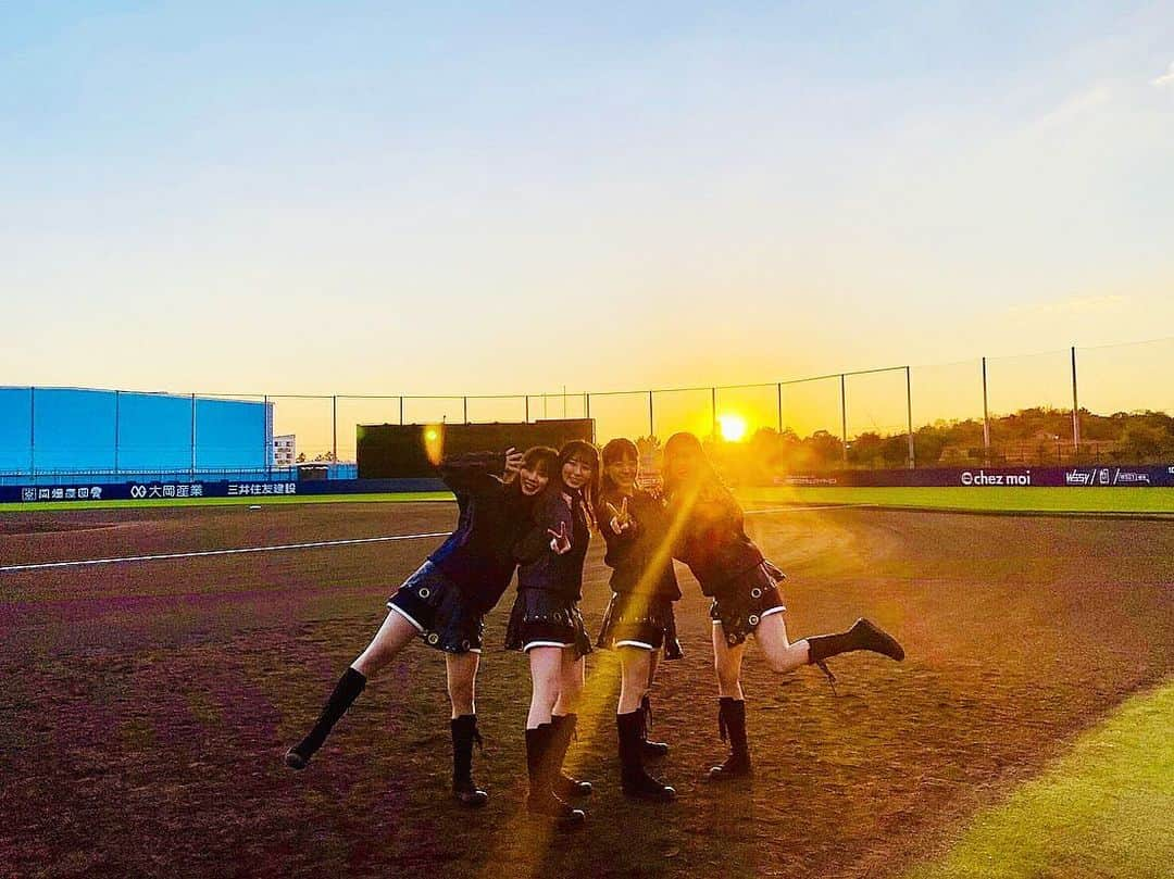 NANAMIさんのインスタグラム写真 - (NANAMIInstagram)「﻿ ﻿ ﻿ ﻿ ﻿ ﻿ ﻿  こんにちは！ ﻿ ﻿ ﻿ 昨日は﻿ 『BsGirls 2020 FINAL LIVE﻿ 〜Play Ball〜』✨✨﻿ ﻿ ﻿ 無事に終えることができました。﻿ ﻿ 来てくださった皆様﻿ 本当にありがとうございました🙇‍♀️✨✨﻿ ﻿ ﻿ ﻿ 皆様との、﻿ メンバーとの、最後の時間を噛み締めながら﻿ 全力パフォーマンスさせて頂きました🥰🥰﻿ ﻿ ﻿ ﻿ BsGirlsになって﻿ ファンの皆様に出会えて﻿ メンバーのみんなに出会えて﻿ 本当に幸せでした✨﻿ ﻿ ﻿ ﻿ ﻿ 本日をもって、BsGirls 2020の活動が終了となります。﻿ ﻿ ﻿ 頭の片隅にでも、NANAMIって子がいたな〜🙄💭💭ぐらいでいいので﻿ 覚えてて貰えたら嬉しいです🥰💖﻿ ﻿ ﻿ ﻿ 一年間応援して頂き﻿ 本当にありがとうございました✨✨﻿ ﻿ ﻿ ﻿ 今日、最後のアメーバブログを更新させて頂きました。﻿ たくさんの想いを書かせて貰ったので是非読んでくださいね🥰💖﻿ ﻿ ﻿ ﻿ ﻿ 📸3枚目…BsGirlsになって初めて撮ってもらった写真🥰 ﻿ ﻿ ﻿ ﻿ #Bs2020 #orixbuffaloes #baseball #オリックスバファローズ #プロ野球 #bsgirls #野球 #オリックス #オリ姫 #野球女子 #京セラドーム #京セラドーム大阪 #球場 #大阪 #instagood #instalike #followｍe #ユニフォーム #ユニフォーム女子 #NANAMI #NANAMI_364 ﻿#卒業 #卒業ライブ #ありがとう  ﻿」1月24日 14時26分 - nanami_bsgirls_364