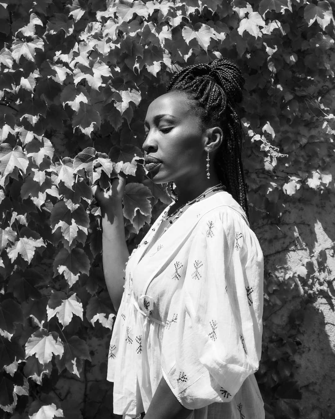 ミーガンパークのインスタグラム：「Long shadows and slow Sundays // Grace wears the cotton Elvia Wrap Top.  ​. ​Photographed by @letitiagreenstudio」