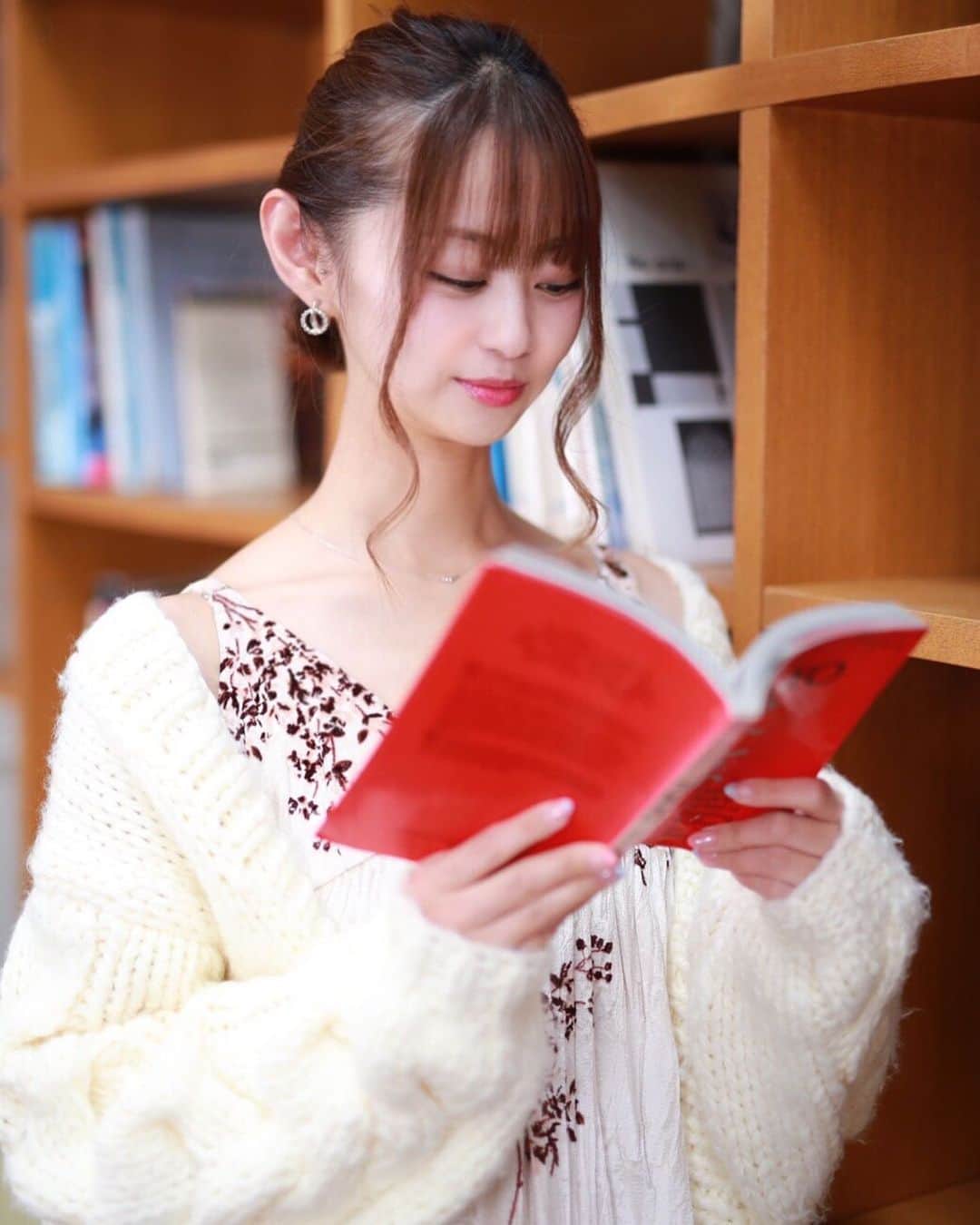 小川舞のインスタグラム：「*⋆⸜нёιιο!⸝⋆*﻿ ------------------------------﻿ 私の愛読書はauto sportsです﻿ ファッション誌読むよりauto sports読んでます﻿ 3年前では考えられない🤣﻿ ------------------------------﻿ ﻿#autosport #オートスポーツ  #supergt #JLOC #ランボルギーニ #88号車 #レースクイーン #racequeen #モデル #model #ポートレート #portrait #フォロワー募集中  #japanese #japan #japanesegirl #followme  #ロングヘアー #お洒落さんと繋がりたい #winter #セルフィ#ゆるふわ #instafashion #ootd #dress #tokyo #撮影会」