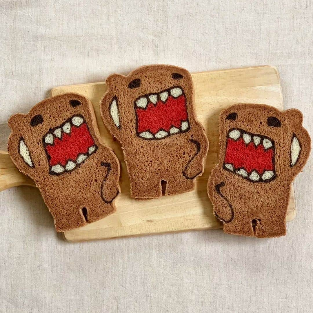 Ranさんのインスタグラム写真 - (RanInstagram)「. . . Please check out link in bio ‼️🤩 #domokun . . どーもくん😋 . . . . #bread #baker #kawaii #artfood #breadart #kawaiifood #nhk #domo #japanesefood #loafbread #toast #toastart #パン #食パン #朝ごパン #手作りパン #どーもくん #キャラ弁 #キミドリファーム #かわいい #nhkworld #japan #キャラパン #キャラフード #断面 #パン教室 #konel #konelbread #イラストパン」1月24日 14時56分 - konel_bread