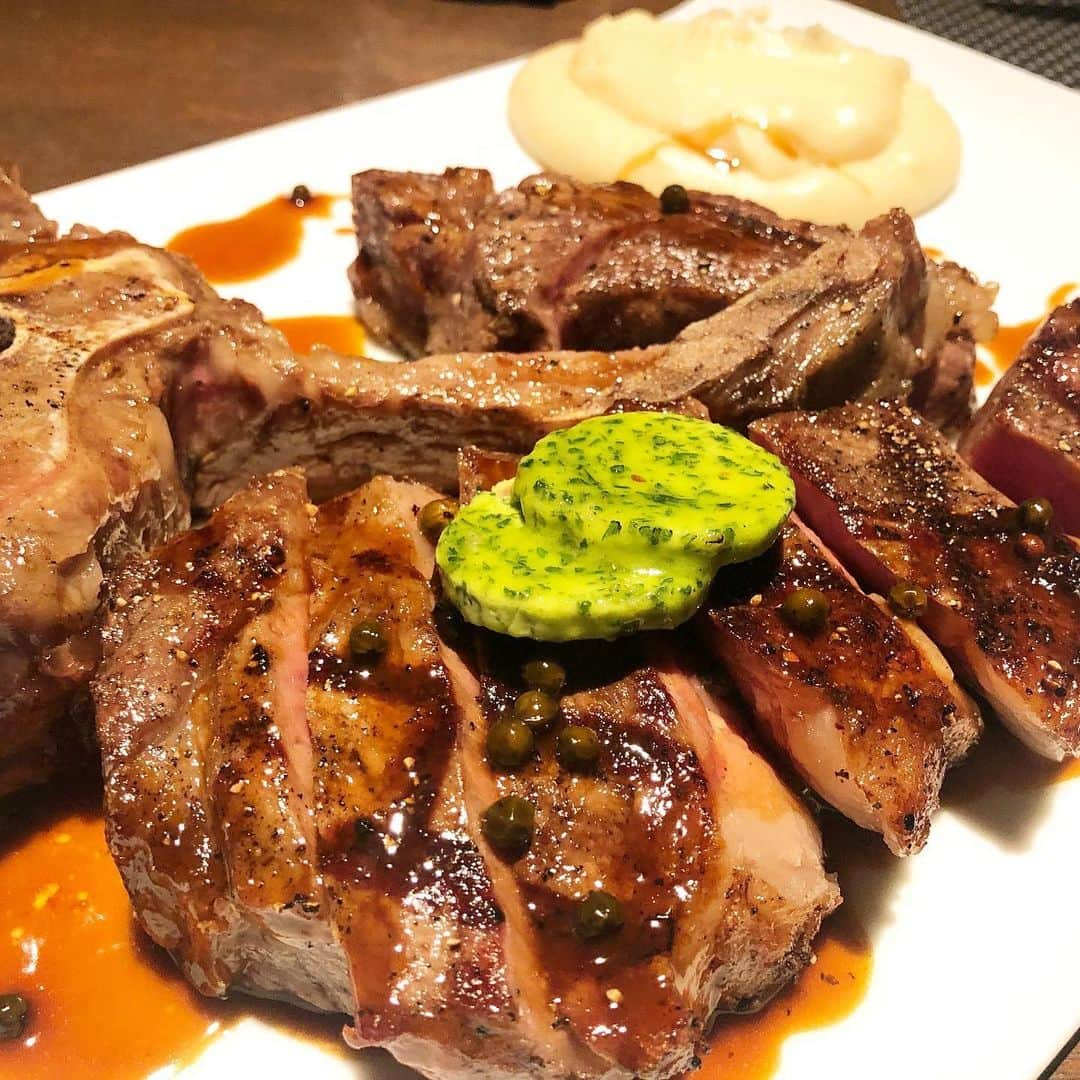 JOJO（ものまね）さんのインスタグラム写真 - (JOJO（ものまね）Instagram)「肉♡肉♡肉♡肉♡ 肉ぅぅぅぅ〜(*´°`*)💕 . 食べたい‪( •̥ ˍ •̥ )‬笑 . #jujuのそっくりさんjojo #お肉 #肉 #にく ニクぅぅ〜😆👍✨#肉食 #肉肉肉 #肉うまい #肉大好き #肉好き女子 #肉スタグラム #肉食系女子 #肉食女子 #肉食系 😋✨#牛さんありがとう 🐮🐄🐂🐃🐮✨#🐮 #🐄 #niku  #nikustagram #meat #meatlover 🍖💗#グルメ #グルメ女子 #グルメ好きな人と繋がりたい 💕#食スタグラム #焼肉好きな人と繋がりたい ❤️#お肉大好き ぃ〜💕😆💕 #お肉最高 #お肉好きな人と繋がりたい (*´꒳`*)💕#ヒレ肉 #ティーボーン 🍖🥩✨」1月24日 14時56分 - jojo_monomane