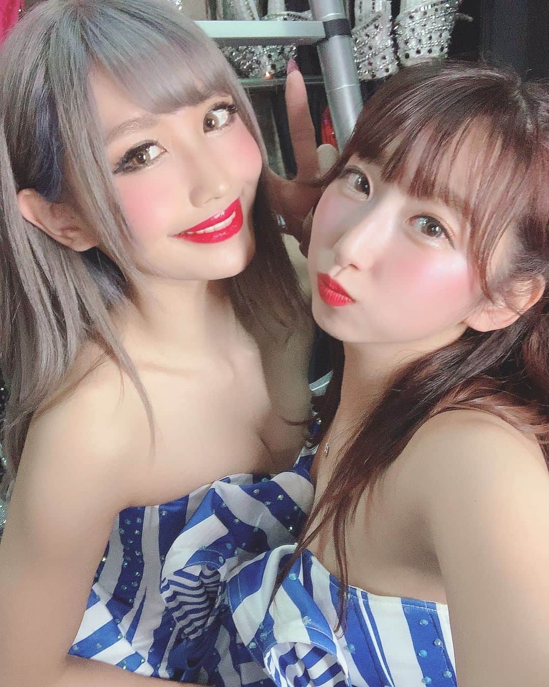 おもちさんのインスタグラム写真 - (おもちInstagram)「★  最近はかづきさんと仲良しです❤️🤍❤️🤍  ✱  #六本木#歌舞伎町 #burlesque #gogodancer #showdancer #showgirl #girl #舞者 #可爱的 #귀여운 #아이돌  #グラビア #アイドル #福田花音 #道産子 #道産子ダンサー #⛄ #愛嬌モンスター #l4f #l4l #instagood  #loveyourself #followme#likeforfollow #hairarrange #philippines #マツコ会議 #アジア一のエンターテインメント」1月24日 15時04分 - omochi_burlesque