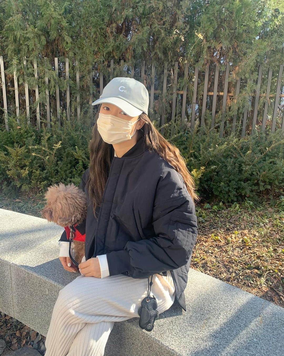 nanaさんのインスタグラム写真 - (nanaInstagram)「요즘 숨이 잘 안쉬어지는 관계로 로로 산책 따라나서기.」1月24日 14時59分 - luv__ribbon