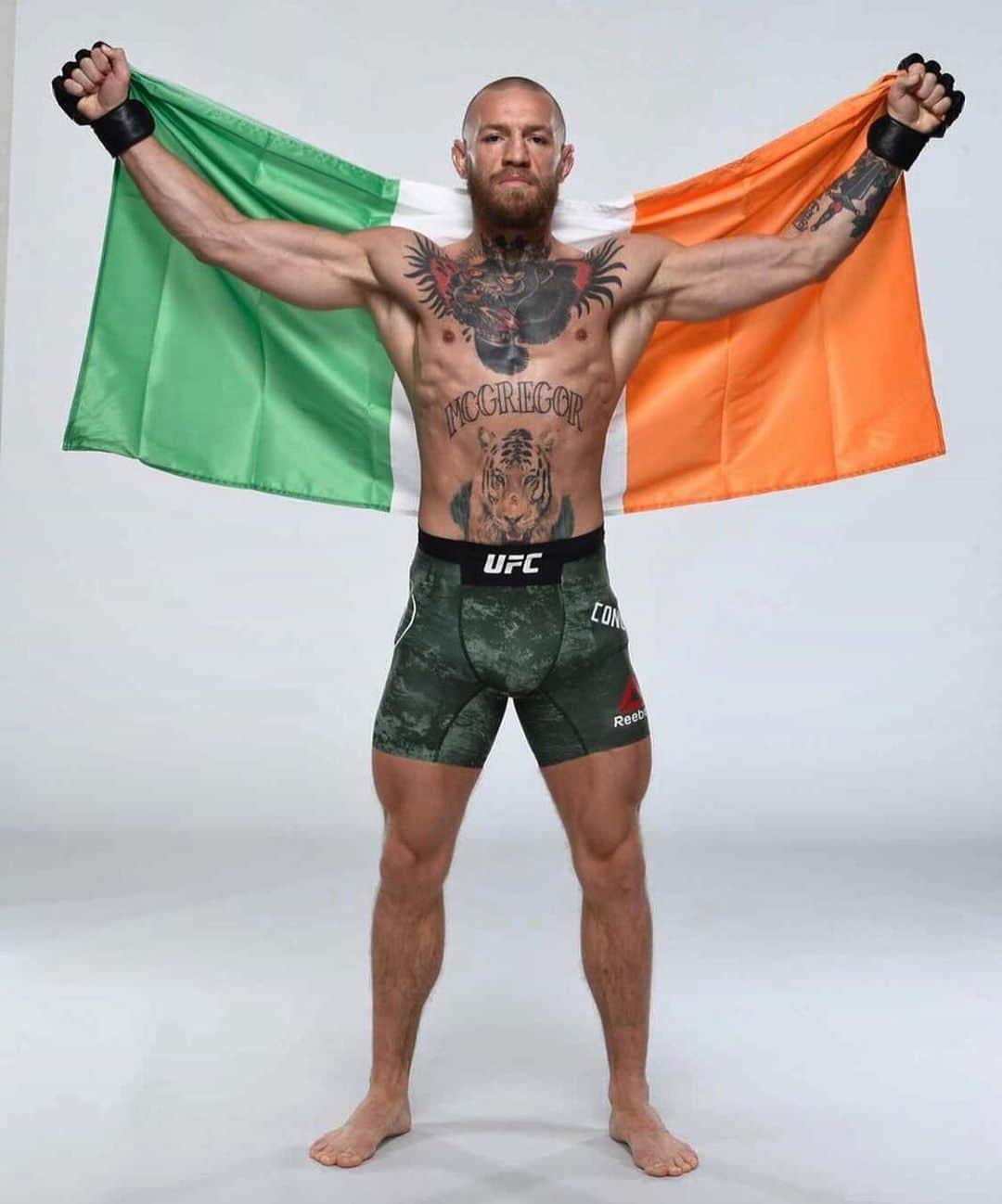 のインスタグラム：「Love this guy win or lose @thenotoriousmma @properwhiskey ..」