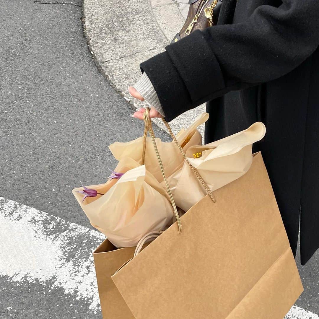 中嶋桃花さんのインスタグラム写真 - (中嶋桃花Instagram)「とってもおっきな紙袋でした🛍」1月24日 15時07分 - momoka_nakajima