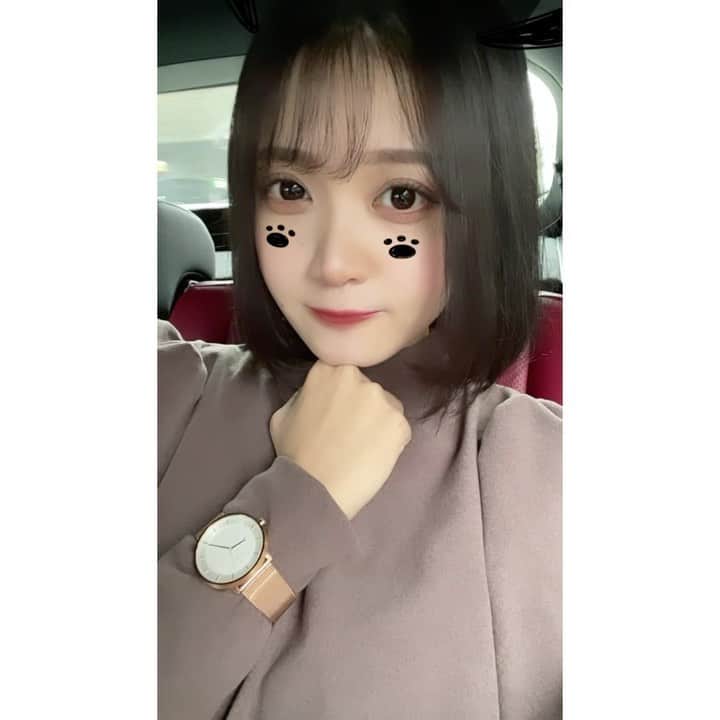 のインスタグラム：「時計を見せたいって投稿⌚️💖💖 冬は長袖だけど、服の上から付けれる時計をずっと探していてやっと可愛くてお気に入りなのに辿りつけました〜😭 @nordgreenofficial さんの時計にしました🎶 私の大好きなピンクゴールドでめちゃくちゃ気に入ってます👶🏻💖  他のカラーもあるのでみなさんぜひチェックしてください！！ そろそろバレンタインなので彼氏へのプレゼントや、男性の方は逆バレンタインでプレゼントしちゃってください🍫✌🏻🖤 ↓サイト載せておきますね🥰 https://bit.ly/38UGz6y 今なら上のサイトから注文で【rinam】のクーポンコードで15％オフになります！！！！！ 買うしかない😔ぜひチェックしてみてくださいね🧏🏻‍♀️💖💖  #nordgreen #nordgreenwatches #腕時計 #バレンタイン」