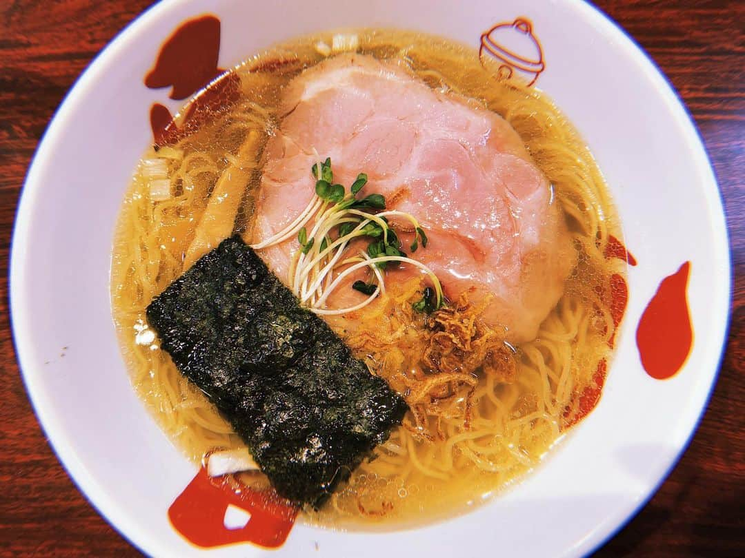 泉あいりさんのインスタグラム写真 - (泉あいりInstagram)「﻿ ﻿ 遠征で食べた支那そば🥢﻿ あっさりで細麺だから、するする進んだ✌️﻿ ﻿ おいしかった～～🍽﻿ ﻿ ﻿ ﻿ #中華そば #支那そば #麺活 #細麺 #麺スタグラム #福島グルメ #郡山グルメ #餃子 #グルメスタグラム #グルメ女子 #ラーメン女子 #ラーメン #拉麺 #ramen #ramennoodles #ramenstagram」1月24日 15時29分 - __ochiairi__