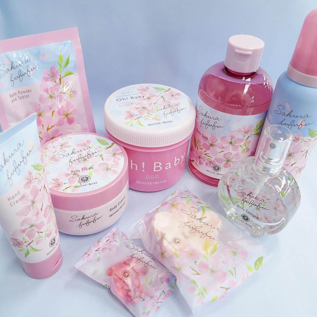 美的 Biteki's official Instagram! さんのインスタグラム写真 - (美的 Biteki's official Instagram! Instagram)「「ハウス オブ ローゼ」から春限定のボディケアシリーズ「さくらふふふ」が今年も登場！ 春の凛とした空気に漂う生花のような、みずみずしくほんのり甘い香りは、使うたびに思わず笑顔になってしまいます♪ “陽光桜（ようこうざくら）”の美容保湿成分※1も配合しているのも、まだまだ乾燥が気になるこの季節には嬉しい！ 🌸🌸🌸 【ラインアップをチェック】 ◆「さくらふふふ ボディソープ（300ml ￥1,300税抜）」 優しい泡で柔らかな肌に洗い上げるボディソープ。 ◆「さくらふふふ ボディホイップムース（120g ￥1,500税抜・画像3枚目）」 さくら形ムースができちゃうボディホイップムース。するんとなじみ、なめらか肌に。 ◆「さくらふふふ ボディクリーム（140g ￥1,500税抜）」 シア脂（エモリエント成分）配合のコクのあるリッチなボディクリーム。 ◆「さくらふふふ ハンドクリーム（45g ￥900税抜・画像2枚目）」 しっとりタイプのハンドクリーム。なじみがよく、デイリー使いにぴったり！ ◆「さくらふふふ ボディコロン（50ml ￥1,800税抜・画像2枚目）」 さくらの香りのボディコロン。いつでもどこでも香りを楽しめます。 ◆「さくらふふふ 石けん（43g ￥200税抜）」 さくらの形をした見た目も可愛い石けん。すっきりと洗い上げます。 ◆「さくらふふふ バスビーズ（8g ￥120税抜）」 ハートの形が愛らしいカプセル入浴料。潤いのある湯上り肌へ導きます。 ◆「さくらふふふ バスパウダー＆タブレット（35g ￥200税抜）」 パウダーと炭酸タブレットがミックスされた、微発砲タイプの入浴料。マイルドな湯ざわりで体を芯から温めます。 🌸🌸🌸 また、ハウス オブ ローゼを代表するロングセラーボディ用マッサージペースト「ボディ スムーザー」からも限定のさくらの香り「ボディ スムーザー SK（350g ￥1,500税抜）」が登場。 自分用にはもちろん、ギフトにもおすすめです♪ ぜひチェックしてみて！ ＊2021年2月2日～4月18日期間・数量限定発売 ※1 陽光桜花エキス（セラススヨウコウ花エキス）、陽光桜葉エキス（セラススヨウコウ葉エキス） #ハウスオブローゼ#houseofrose#ボディケア#桜#cherryblossom#春#ギフト#プレゼント#プチギフト#ピンク#pink#ボディソープ#入浴剤#ボディコロン#美肌#さくらふふふ#ボディクリーム#限定#bitekicom#プチプラ#プチプラコスメ」1月24日 15時23分 - bitekicom