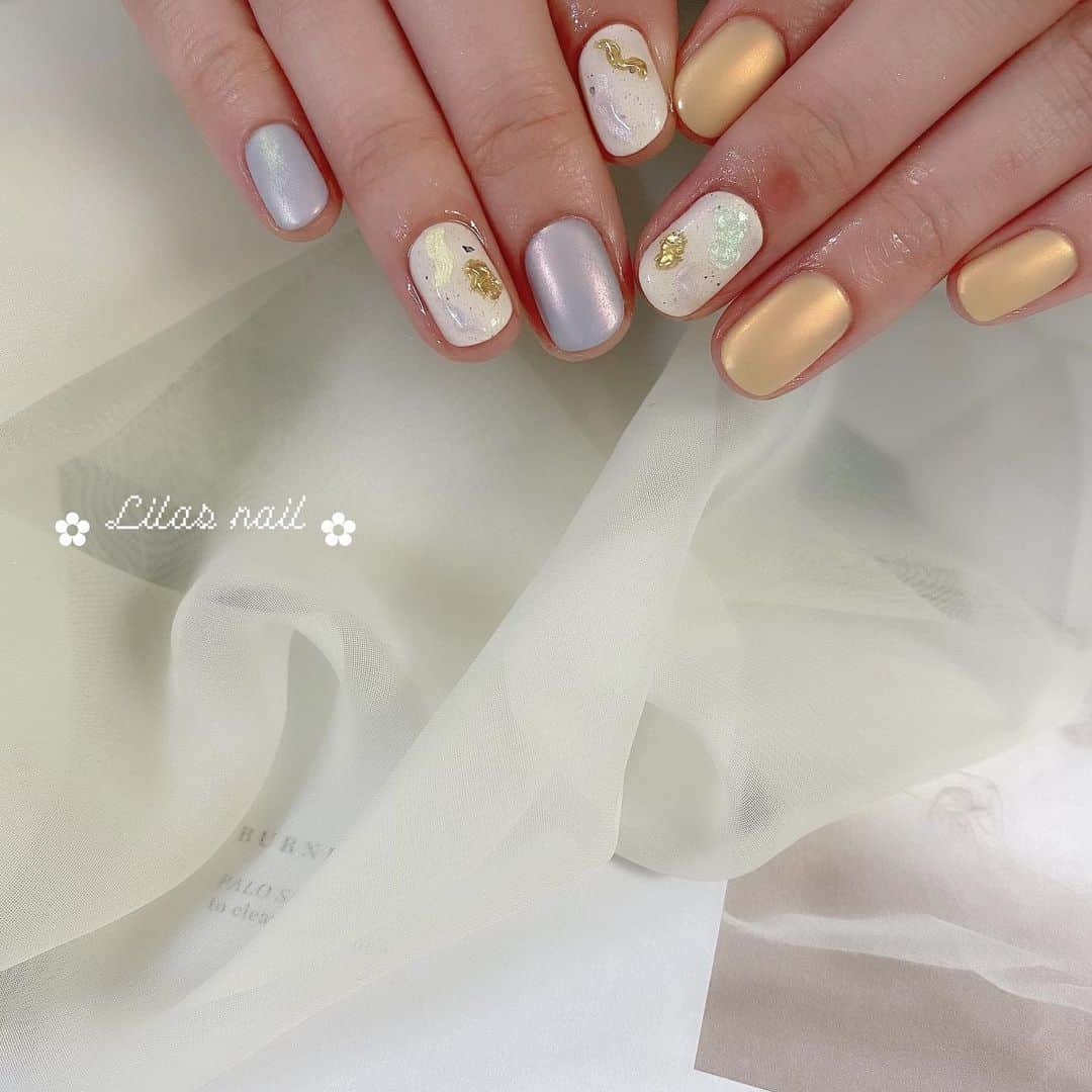 makoのインスタグラム：「* 早速新しいのやってくれた♡ しほちゃん、ありがとー🐻 #girlynail #ガーリーネイル #ミラーネイル #glitternail #젤네일 #젤네일아트 #젤네일전문 #フレンチガーリー  #ギンガムチェック #北欧ネイル #オーダーチップ #ブライダルネイル #ワイヤーネイル  #セルフネイル #스누피네일아트 #左右非対称ネイル #ちょうちょネイル #uniqlou #ヴィンテージネイル #水滴ネイル #オーロラネイル #フレンチネイル #冬ネイル #マットネイル #韓国ネイル」