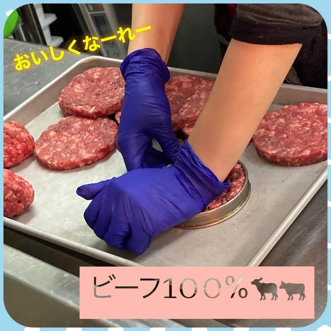 umamiburgerjpnさんのインスタグラム写真 - (umamiburgerjpnInstagram)「. 今日も一日せっせとパティ🐂🐄🥩作り🍔  ウマミバーガーのパティはビーフ100%🐃🦬  足元の悪い中☔️☃️ご来店いただいているみなさまに美味しいハンバーガーを食べてもらいたいから😊✨✨  明日からまた1週間お仕事がスタートされる方も、ハンバーガーを食べてエネルギーチャージ💪‼️  #ウマミバーガー #umamiburger #umamiburgerjpn #ウマミバーガー恵比寿三越店 #ウマミバーガー南町田グランベリーパーク店 #ウマミバーガー青山店 #ウマミバーガー錦糸町PARCO店 #ウマミバーガー有明ガーデン店 #ウマミバーガーみなとみらい店 #ウマミバーガー横浜ベイサイド店 #ビーフ #ビーフ100% #ハンバーガー好き #ビーフパティ #エネルギーチャージ #テイクアウト #デリバリー #もちろんイートインも」1月24日 15時26分 - umamiburgerjpn