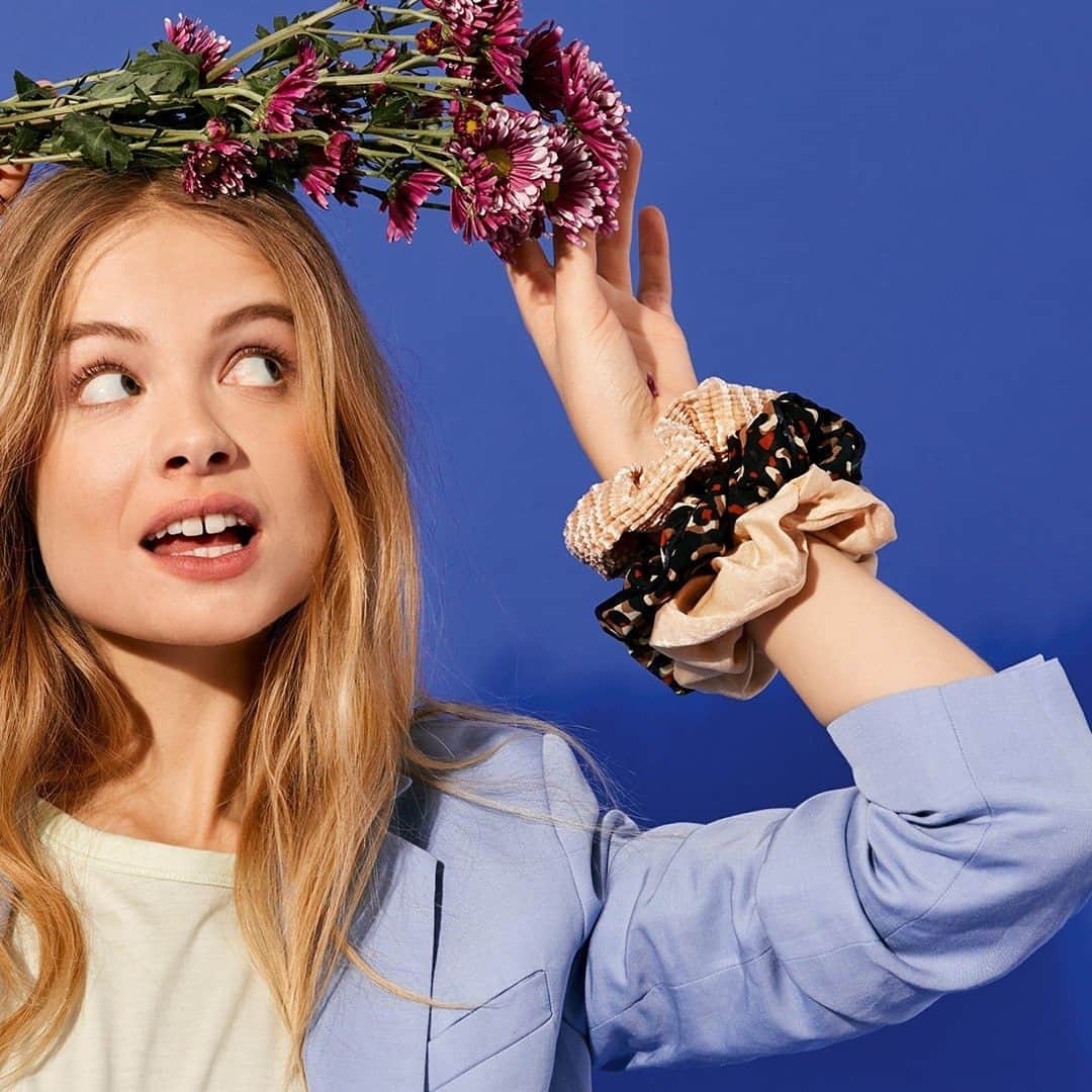 アクセサライズのインスタグラム：「Hair elastics on your wrist is so 2020...don't miss 30% off hair & jewellery  Tap the link in our bio to shop #Accessorize」