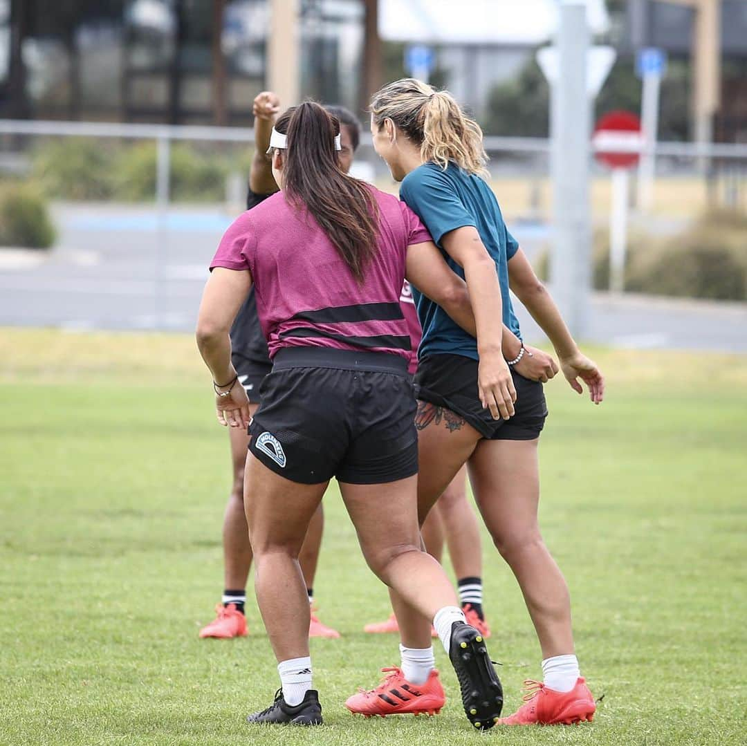 サラ・ゴスさんのインスタグラム写真 - (サラ・ゴスInstagram)「Celebrating small wins, especially when the sis gets a full lock out 💪🏽 #week3   📸 @rachaelwhare」1月24日 16時09分 - sarah.hirini