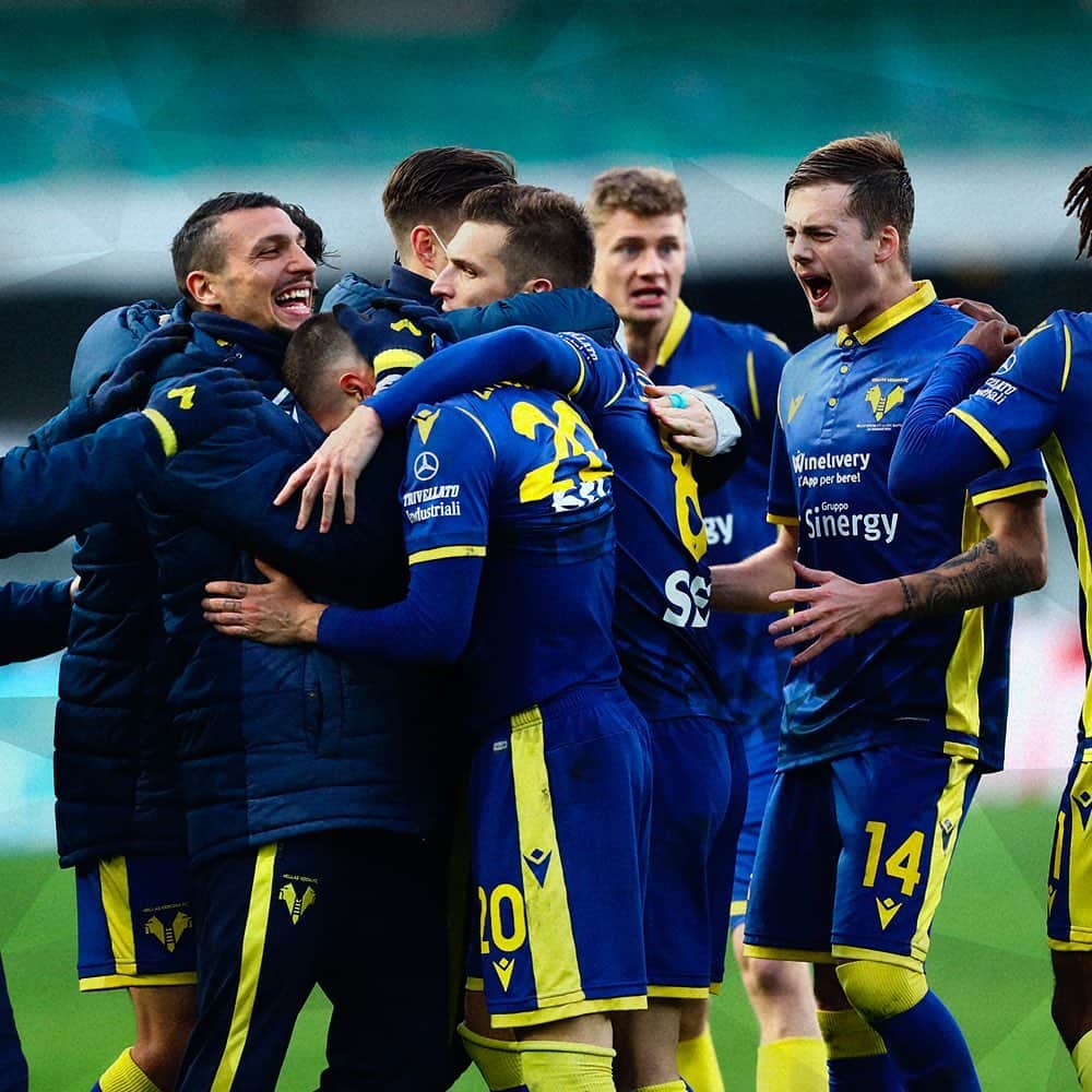 エラス・ヴェローナFCのインスタグラム：「Un pomeriggio così... avrebbe meritato un #Bentegodi strapieno 🥲  CI MANCATE! 💛💙  #VeronaNapoli #Photogallery #SerieATIM #lastoriAcontinuA」