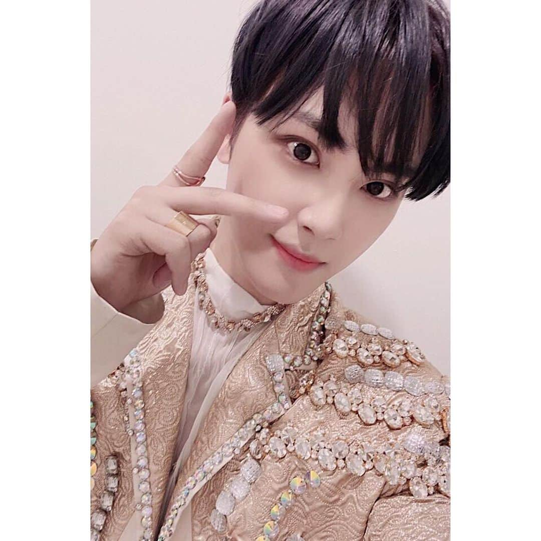 チュ・ハンニョンのインスタグラム：「210123 • [TWITTER: WE_THE_BOYZ] "Photos during MAMA!!😉"」