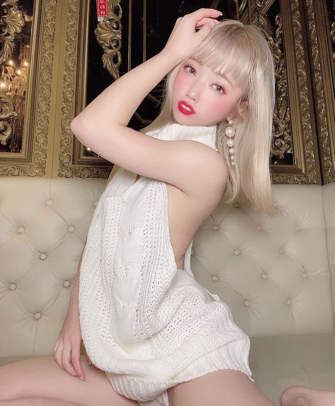 yokoのインスタグラム：「. 今日いぶきさんによーこは 貧乳でも踊るとエロいって言ってもらえたので とってもとっても湧きました💜💜💜 1番嬉しい🥰 貧乳だけど🥰笑 #貧乳でも童貞殺す . . . .  . . . . . . . . . . . . . . . #童貞を殺すセーター  #エンタメ活動を止めない #アジア一のエンターテインメント #burlesque#burlesque lesquetokyo#バーレスク東京#ダンサー#透明少女#model#hairmake#makeup#love#ootd#fashion#instagood#instalike#instafashion#tokyo#white #오오티디‭#셀카#메이크업#머리스타그램 #お洒落さんと繋がりたい#カメラ好きな人と繋がりたい#モデル#東京」