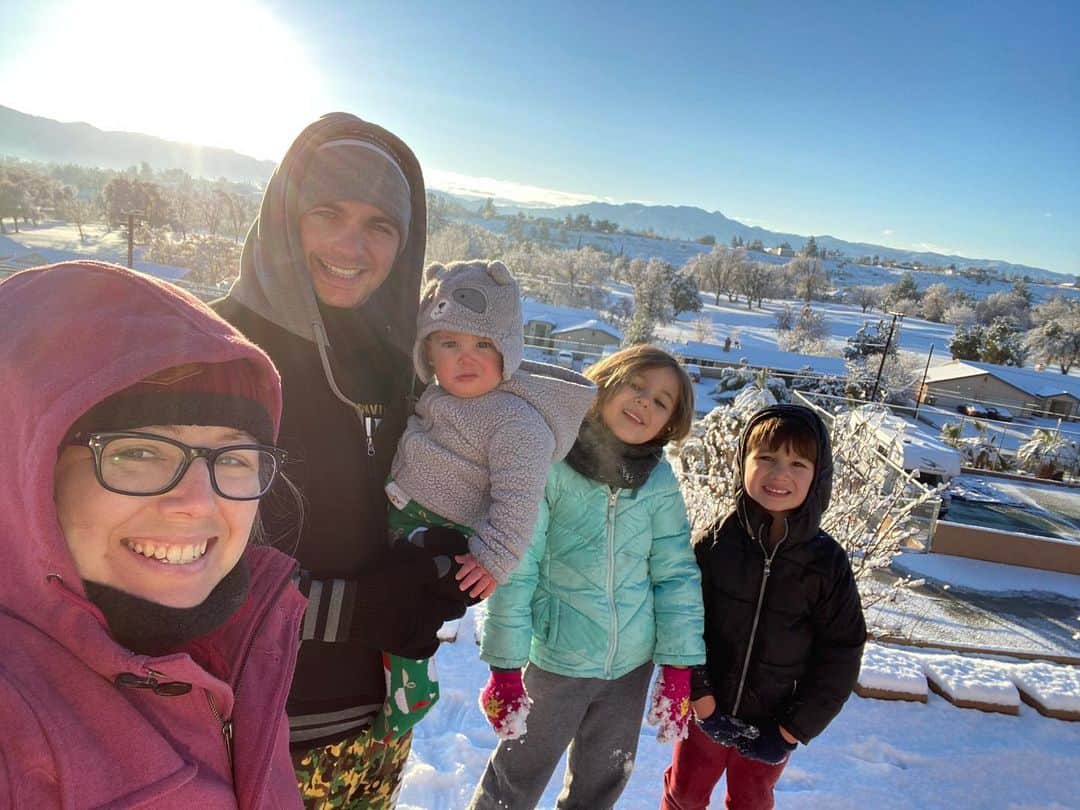 ニック・ジャクソンのインスタグラム：「Woke up to a winter wonderland in Southern California!」