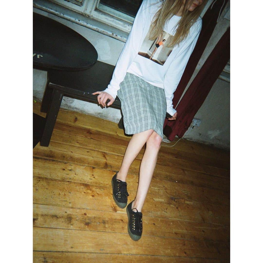 テーリポルキのインスタグラム：「EXTRA 10% OFF 💫 Enjoy the final sale! Use the checkout code EXTRA10. The offer is valid on both sale and normal priced shoes only (24.-25.1.) #finalsale #terhipölkki」