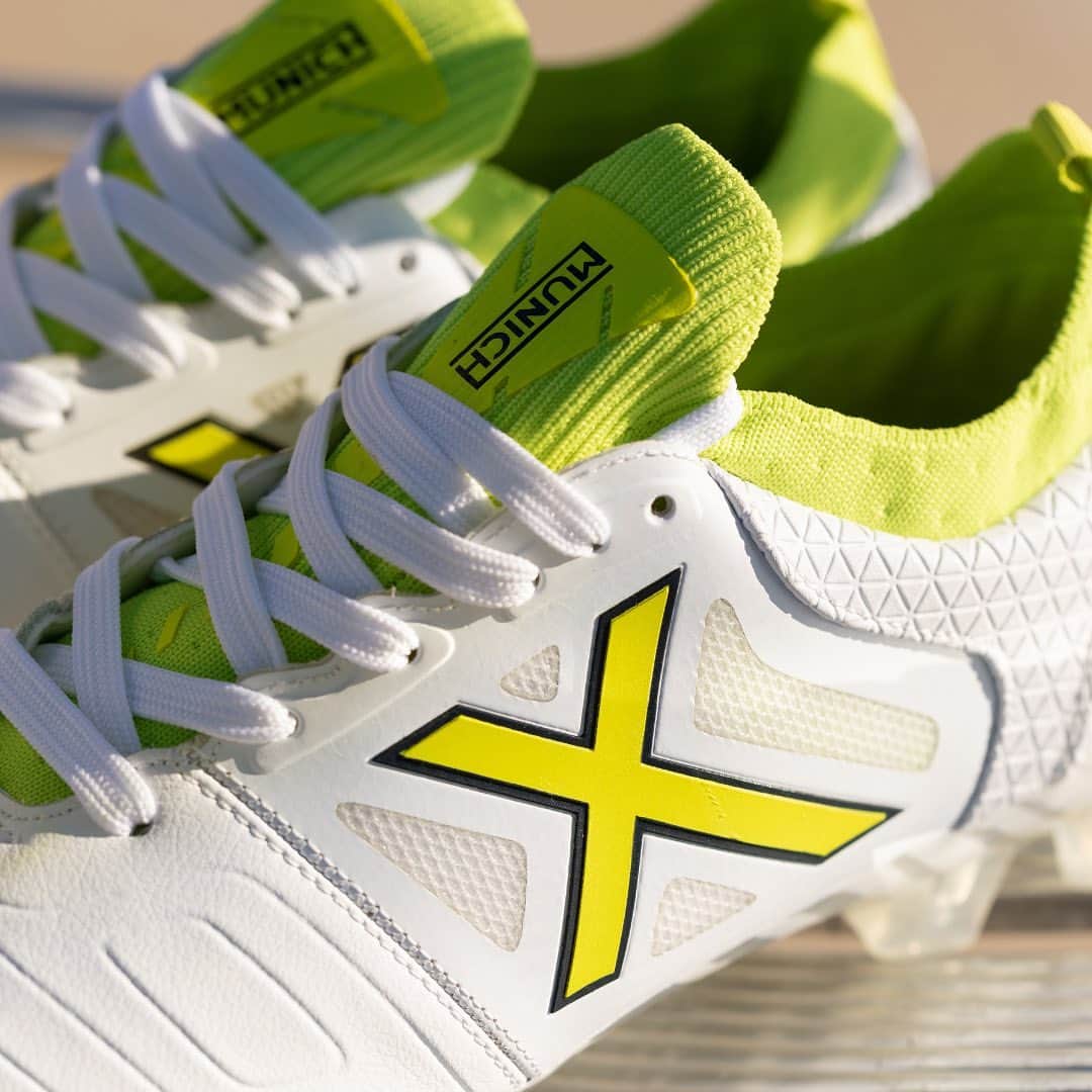 のインスタグラム：「ᴛ ɪ ɢ ᴀ ·  ᴍᴜɴɪᴄʜ ꜰᴏᴏᴛʙᴀʟʟ  👟✖️⚽   #MunichSports #TIGA #football #FW2020 #MunichFootball #Soccer」