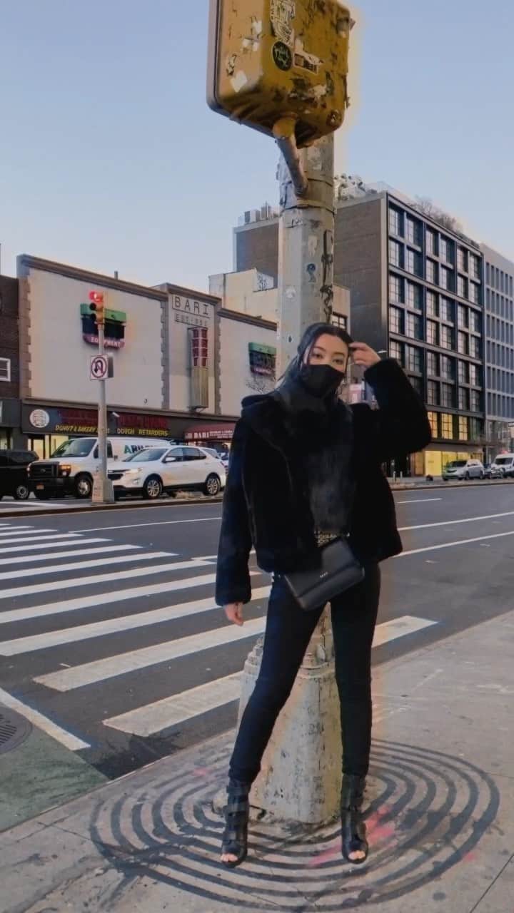 DKNYのインスタグラム：「Downtown comfort to uptown polish. #DKNYSTATEOFMIND」