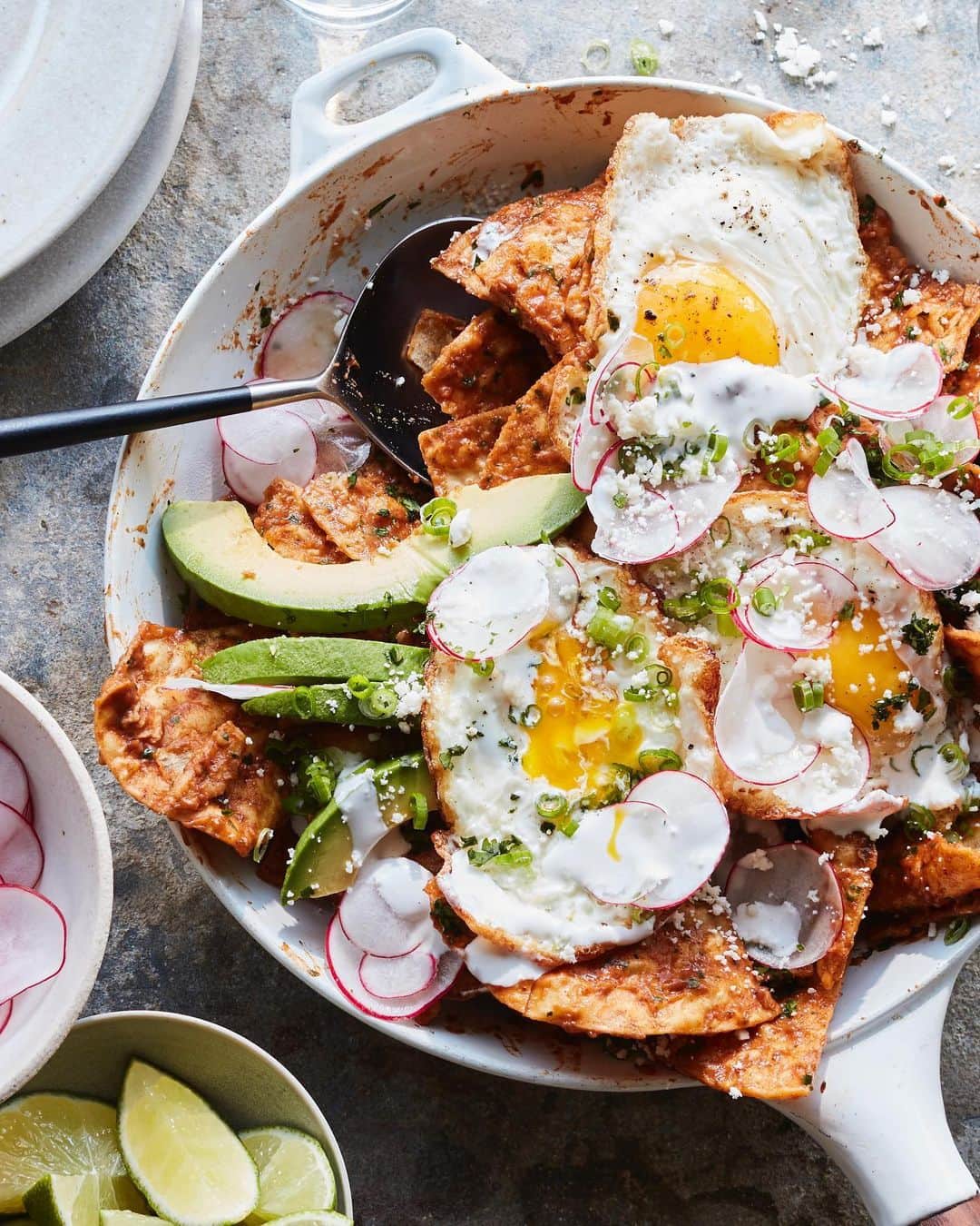 Gaby Dalkinのインスタグラム：「File this under an excuse to eat chips for breakfast!! Super Easy Loaded Chilaquiles are the name of the game today. Happy Sunday fam!! Meal plan coming shortly! https://whatsgabycooking.com/easy-loaded-chilaquiles/」