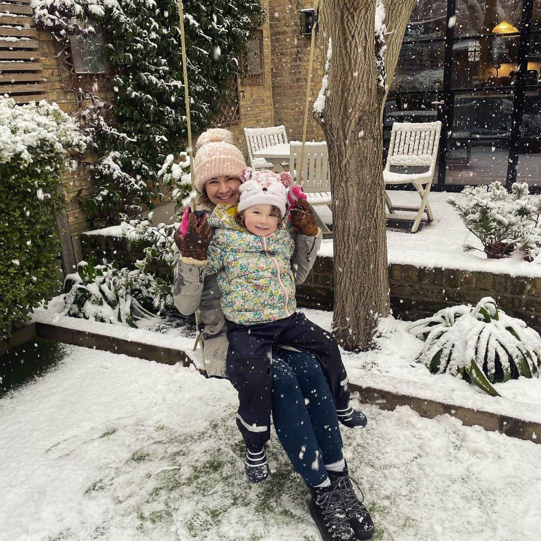 ハリー・ジャッドさんのインスタグラム写真 - (ハリー・ジャッドInstagram)「What an epic day! Anyone else’s first time as a family in the snow?! ☃️」1月25日 2時59分 - harryjudd