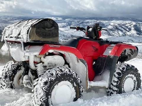 Honda Powersports USさんのインスタグラム写真 - (Honda Powersports USInstagram)「Winter riding at its finest in the western Rockies. 📸  @oldephraimpowersports #hondaatv #betteronahonda」1月25日 3時00分 - honda_powersports_us