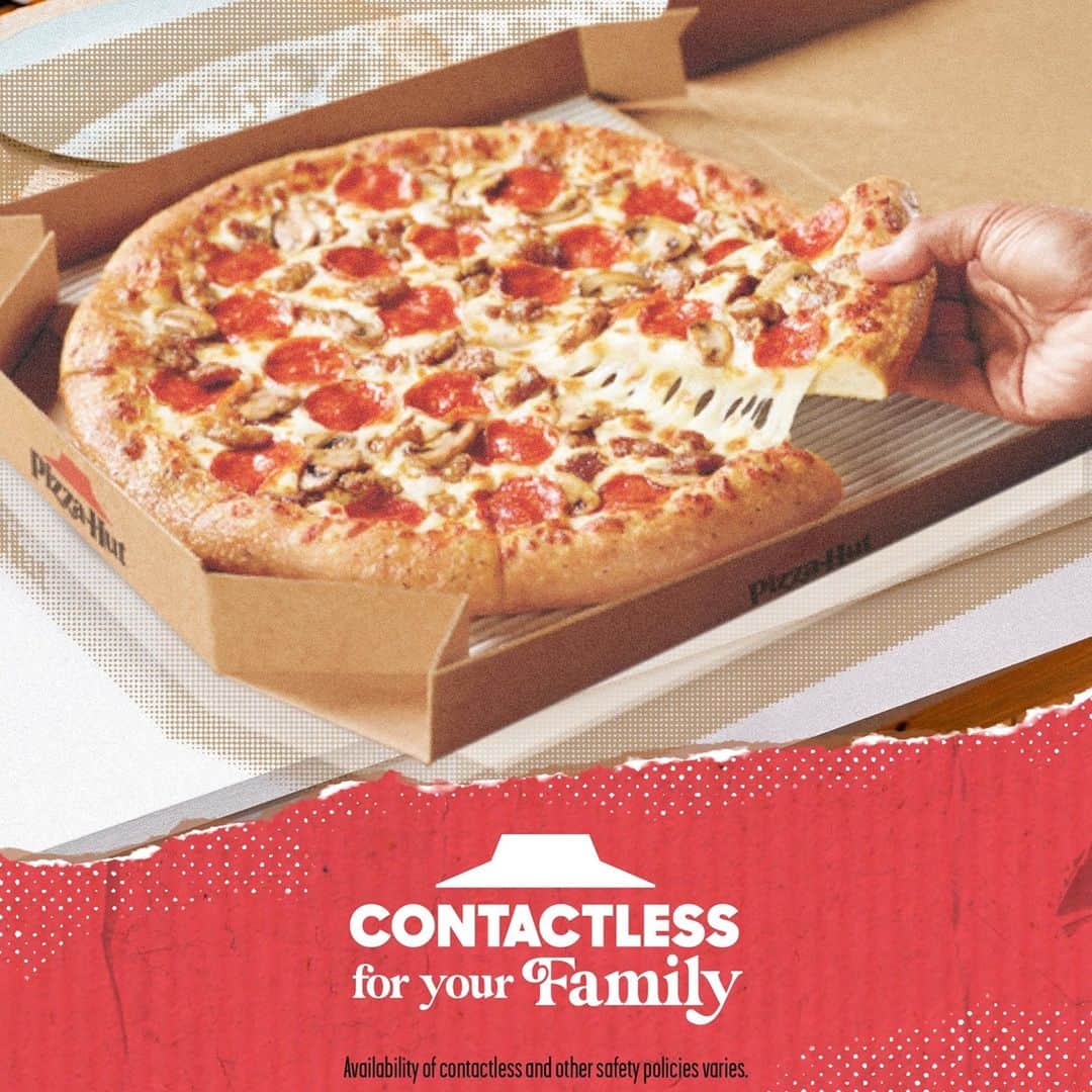Pizza Hutのインスタグラム：「Get game day ready with contactless delivery and curbside pickup. 🍕🏈」