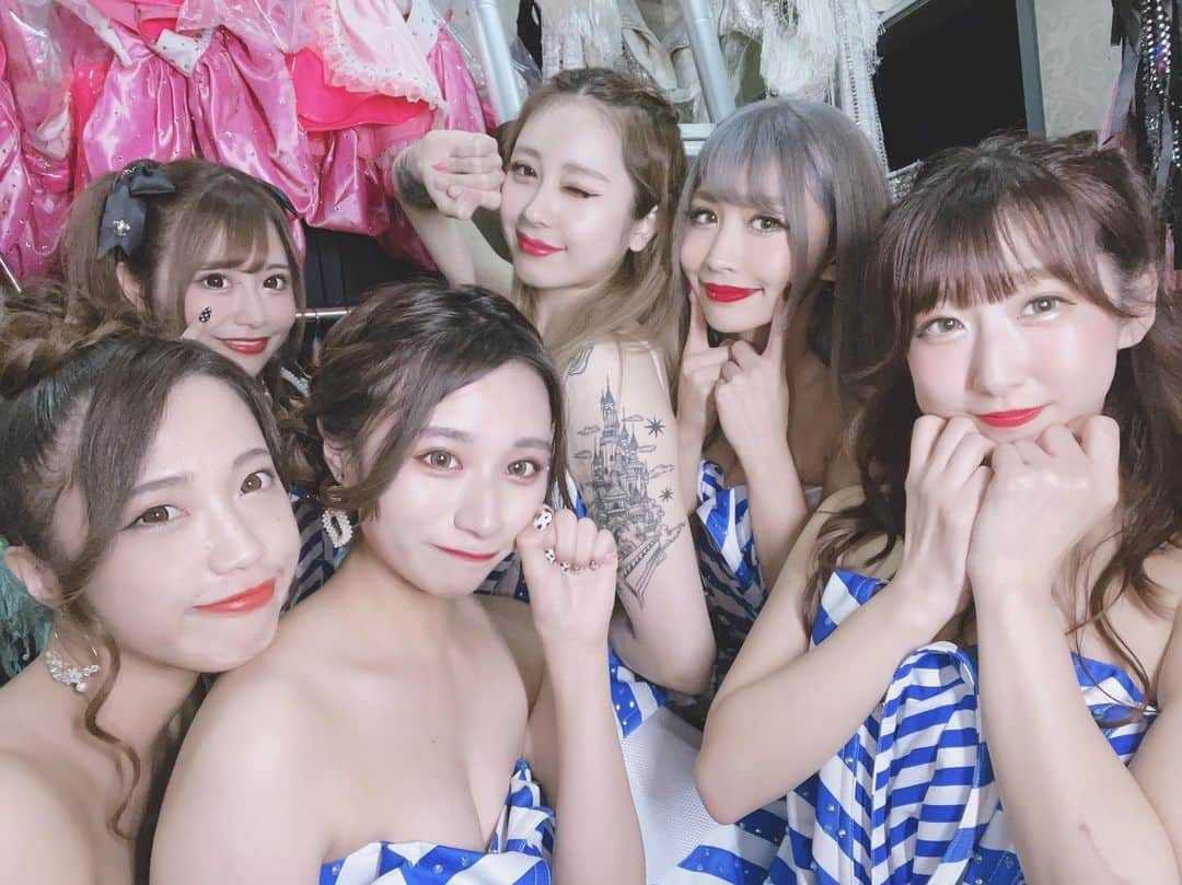 おもちさんのインスタグラム写真 - (おもちInstagram)「★  アザトカワイイのメンバー💙🤍  君がすきなんだ🤍🤍🤍  ✱  #六本木#歌舞伎町 #burlesque #gogodancer #showdancer #showgirl #girl #舞者 #可爱的 #귀여운 #아이돌  #グラビア #アイドル #福田花音 #道産子 #道産子ダンサー #⛄ #愛嬌モンスター #l4f #l4l #instagood  #loveyourself #followme#likeforfollow #hairarrange #philippines #マツコ会議 #アジア一のエンターテインメント」1月25日 2時58分 - omochi_burlesque