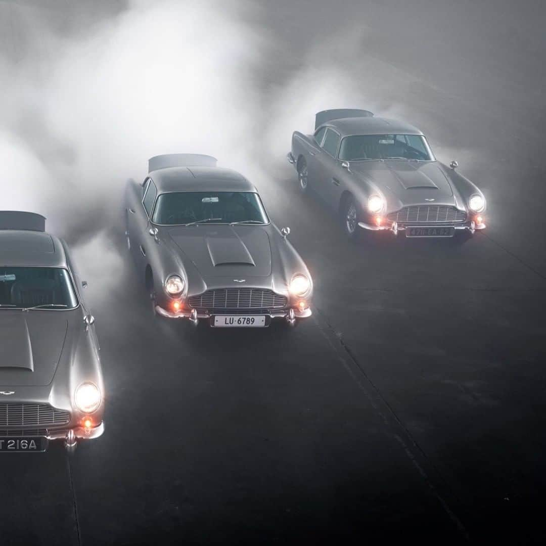 アストンマーチンさんのインスタグラム写真 - (アストンマーチンInstagram)「There’s only one thing better than a DB5. Having five of them.  #AstonMartin #DB5」1月24日 18時00分 - astonmartin