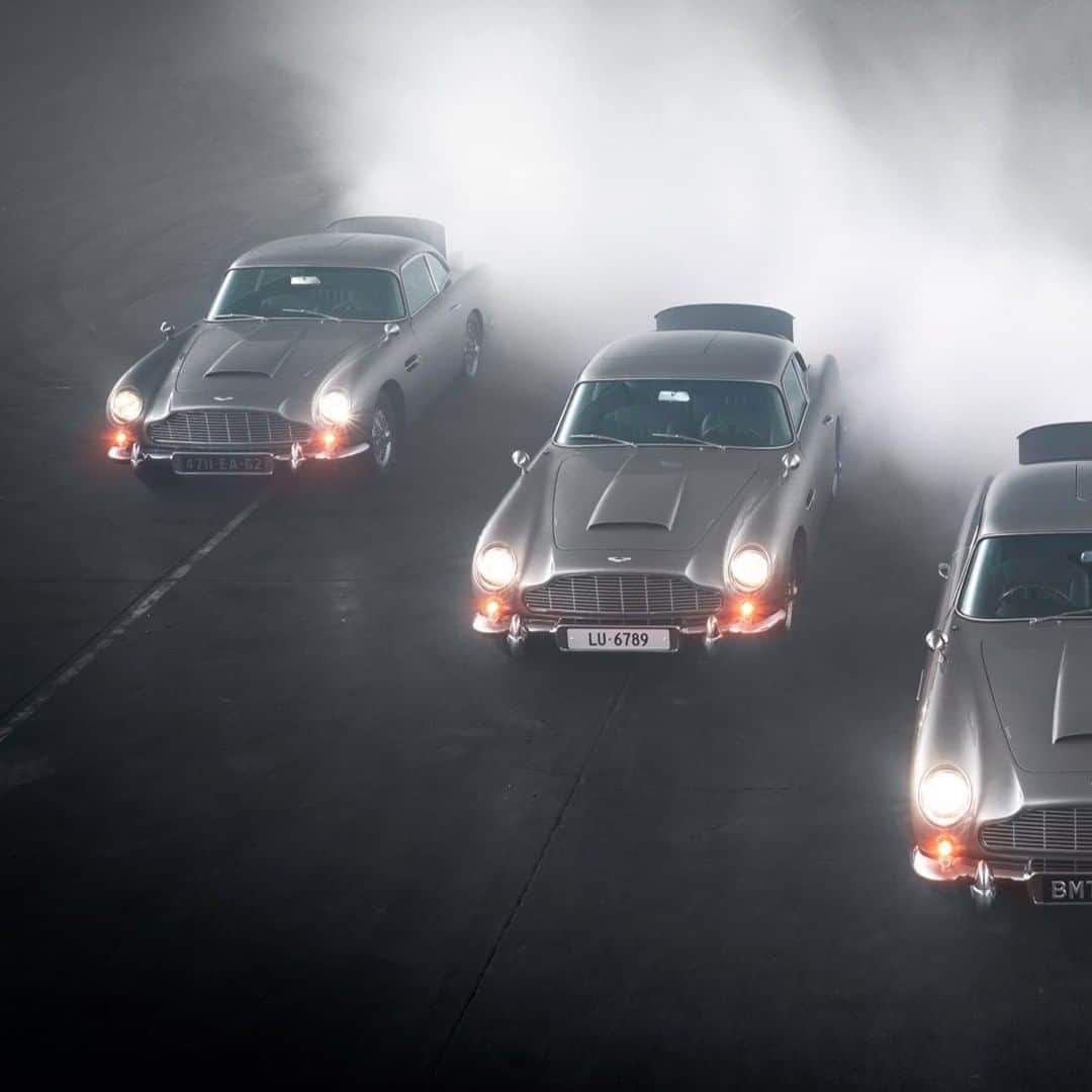 アストンマーチンさんのインスタグラム写真 - (アストンマーチンInstagram)「There’s only one thing better than a DB5. Having five of them.  #AstonMartin #DB5」1月24日 18時00分 - astonmartin