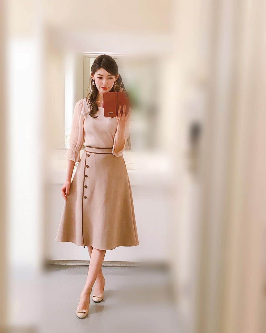 橘ゆりかのインスタグラム：「🍪🧸🤎﻿ ﻿ ﻿ 去年から今年にかけてブラウンとかミルクティーカラーの洋服ばっかり買ってる🧶﻿ ﻿ ﻿ 昨日は 「いいすぽ！」生放送ご視聴ありがとうございました😊﻿ #FIFA21 うまくなりたい〜⚽️❣️﻿ ﻿ ﻿ #ジルバイジルスチュアート #ジルバイ #レッセパッセ #ダイアナ #ブラウンコーデ #ベージュコーデ #ワントーンコーデ #橘ゆりか #jillbyjillstuart #laissepasse」