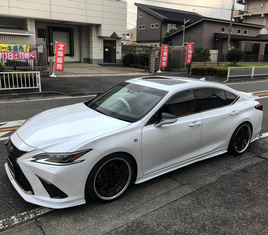 Spirits Artisanさんのインスタグラム写真 - (Spirits ArtisanInstagram)「Lexus ES F SPORT  Bodykit：Artisanspirits/// Sportsline blacklabel #artisanspirits  #lexus #lexuses #lexuses300 #lexuses300h  #レクサス #レクサスes #レクサスes300 #レクサスes300h #esfsport  #lxstnd #lexustuned #lexususa #evasivemotorsports #butlertire #jworksunlimited #premierautowerkz #suvproject #kanooperformance #車庫小舗 #nigeljdmparts #トラウム  #car_life_staff #bondtokyo #bondosaka #advanced_auto_performance  #otto.auto.service #mr__lexus #jackspna」1月24日 18時09分 - artisan_spirits