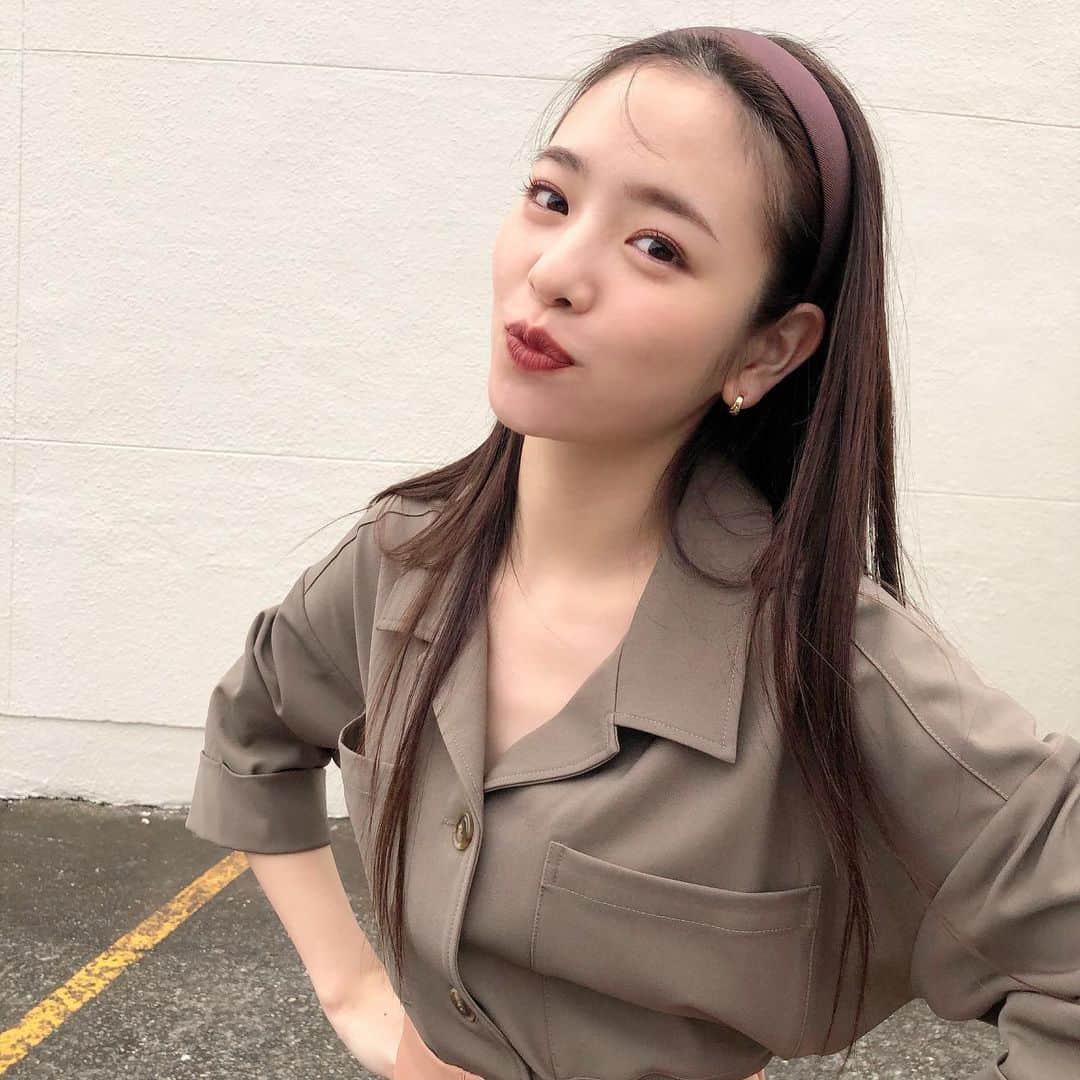のインスタグラム：「ノンノ3月号「カジュアル派真悠の着倒し」特集から、真悠のオフショ🥺 カチューシャがお似合いすぎ〜〜💖💖 特集では、今から春まで着倒せる服を真悠が可愛く着こなしてくれています！ 是非チェックしてね😆 #横田真悠 #まゆう #nonno #nonno_magazine #ノンノ  #おでこちゅるちゅる #可愛い」