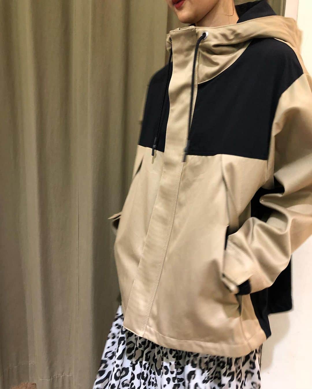 GATHER yamatoさんのインスタグラム写真 - (GATHER yamatoInstagram)「ヒョウ🐆柄と カラーブロック。 エレガントに仕上がるところを あえてエッジの効いたカジュアルに。 裾はフレアになっており、 後ろからも全方位カッコいい。  スカートはティアード。 ドレッシーよりカジュアルに 振った方がいい感じ👍  _________________________ #munich2021ss ・切り替えブルゾン ￥31,900 ・ヒョウ柄スカート ￥23,100 全て #munich #まめっちカジュアル  #まめっちコーディネート #佐賀　#佐賀大和 #gather  全て税込です。」1月24日 18時24分 - gather_select