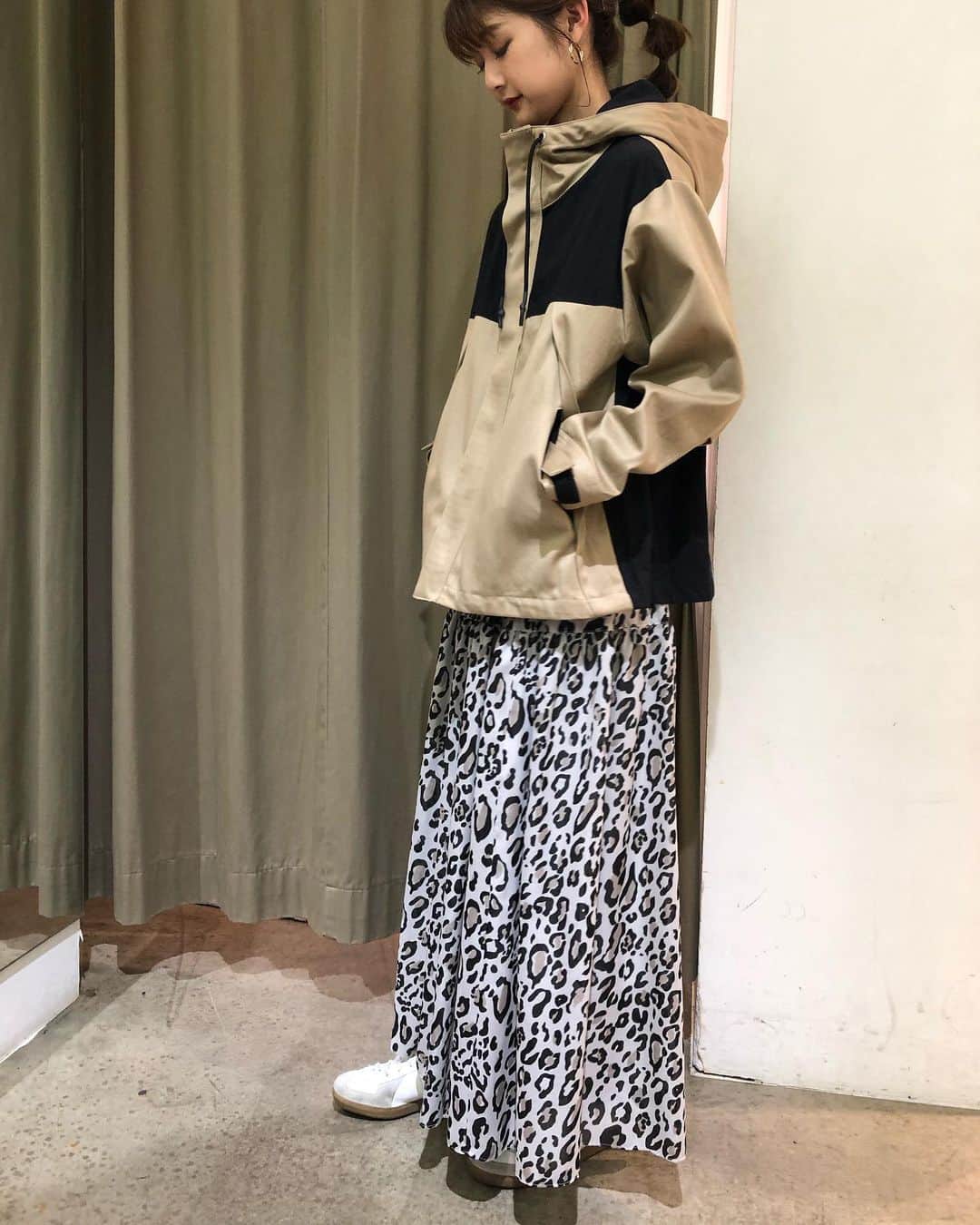 GATHER yamatoさんのインスタグラム写真 - (GATHER yamatoInstagram)「ヒョウ🐆柄と カラーブロック。 エレガントに仕上がるところを あえてエッジの効いたカジュアルに。 裾はフレアになっており、 後ろからも全方位カッコいい。  スカートはティアード。 ドレッシーよりカジュアルに 振った方がいい感じ👍  _________________________ #munich2021ss ・切り替えブルゾン ￥31,900 ・ヒョウ柄スカート ￥23,100 全て #munich #まめっちカジュアル  #まめっちコーディネート #佐賀　#佐賀大和 #gather  全て税込です。」1月24日 18時24分 - gather_select